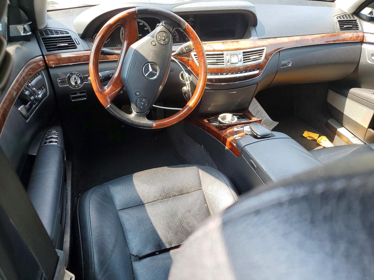 2011 Mercedes-benz S 550 Blue vin: WDDNG7BB9BA407083