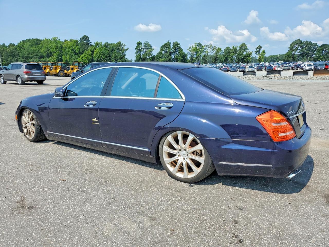 2011 Mercedes-benz S 550 Blue vin: WDDNG7BB9BA407083