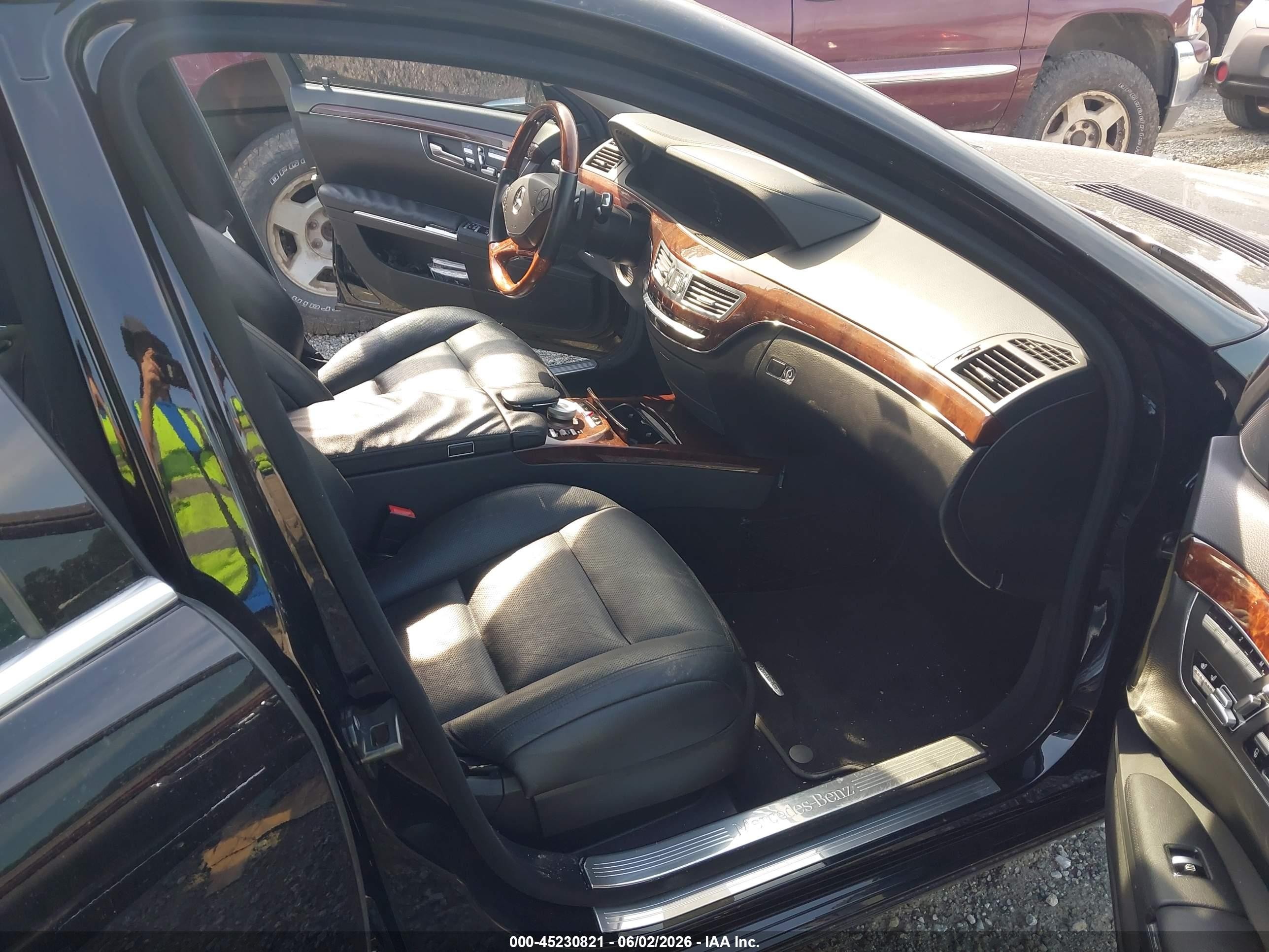 2011 Mercedes-benz S 550   Black vin: WDDNG7BB9BA416446