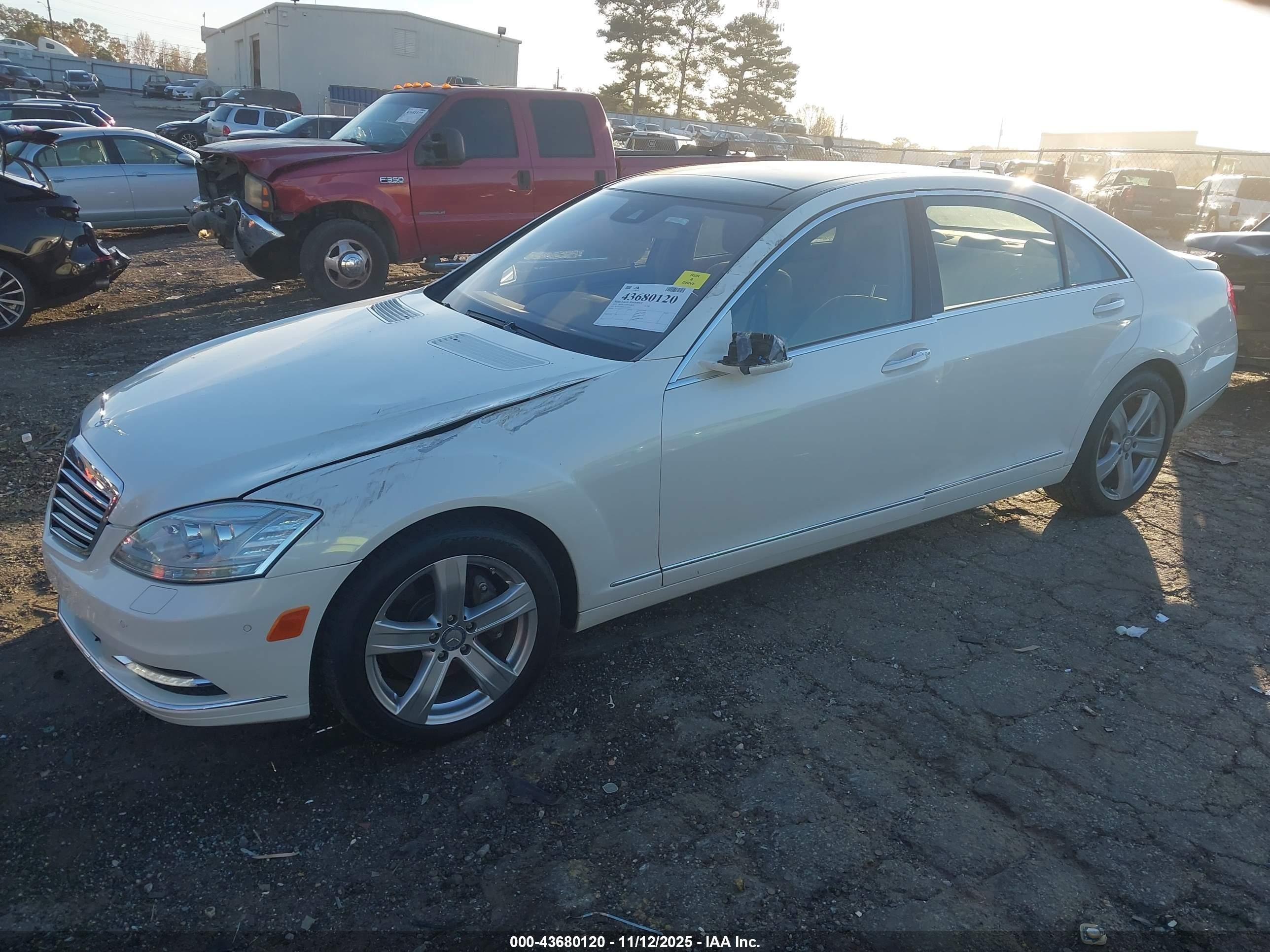 2010 Mercedes-benz S 550   White vin: WDDNG7BBXAA297627