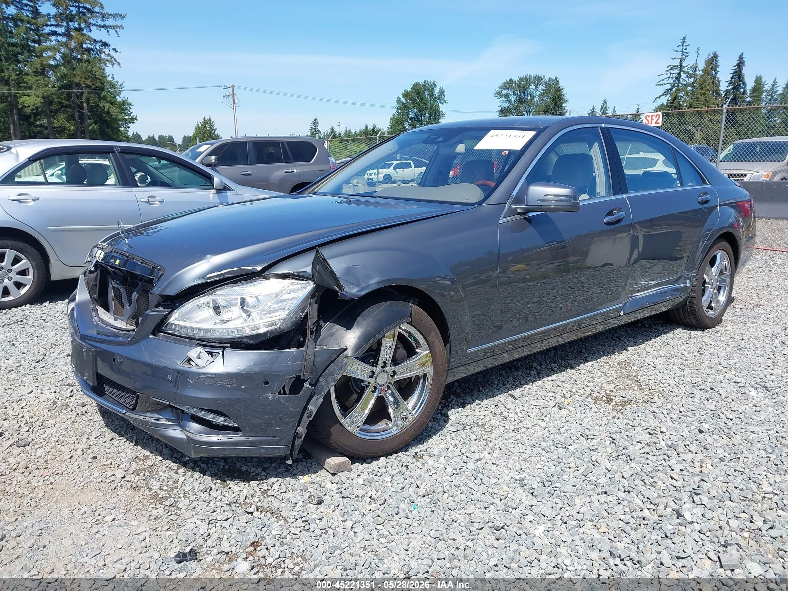 2010 Mercedes-benz S 550   Gray vin: WDDNG7BBXAA324227