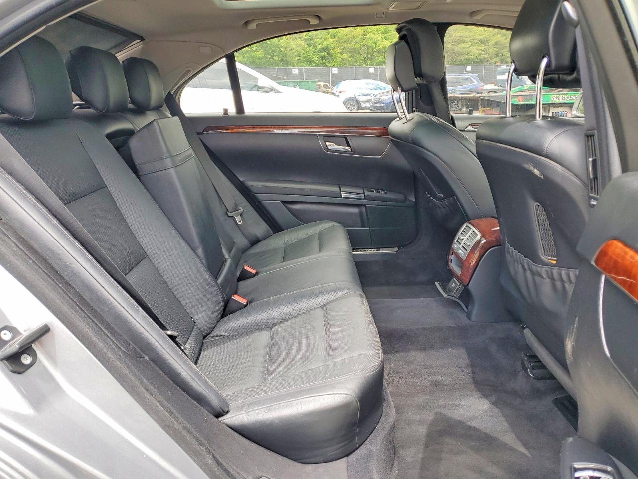 2011 Mercedes-benz S 550 Gray vin: WDDNG7BBXBA375891