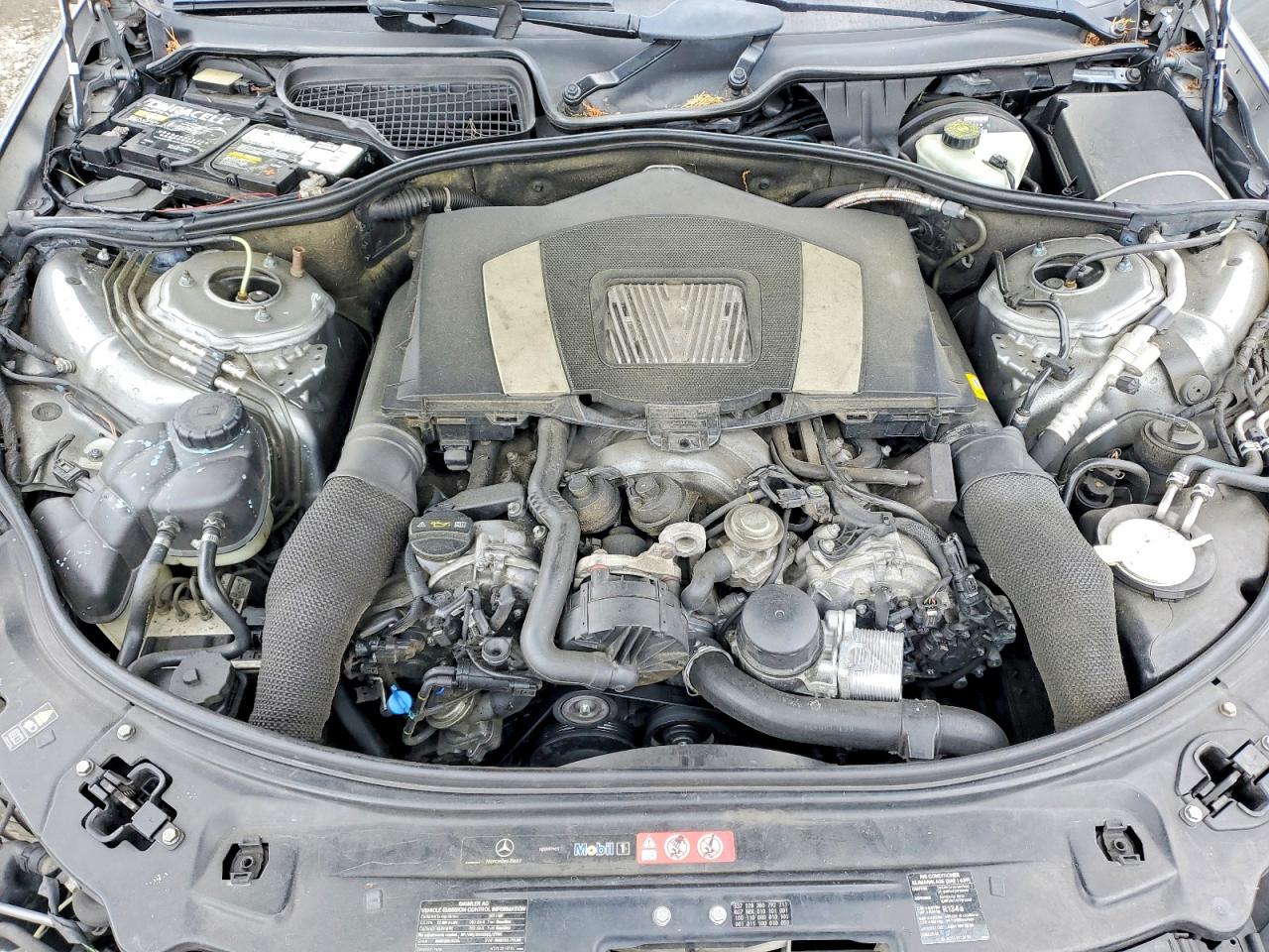 2011 Mercedes-benz S 550 Gray vin: WDDNG7BBXBA375891
