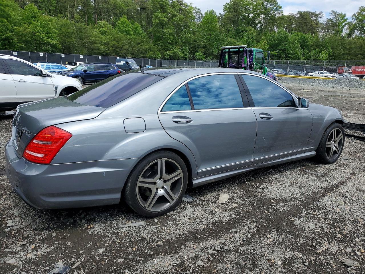 2011 Mercedes-benz S 550 Gray vin: WDDNG7BBXBA375891
