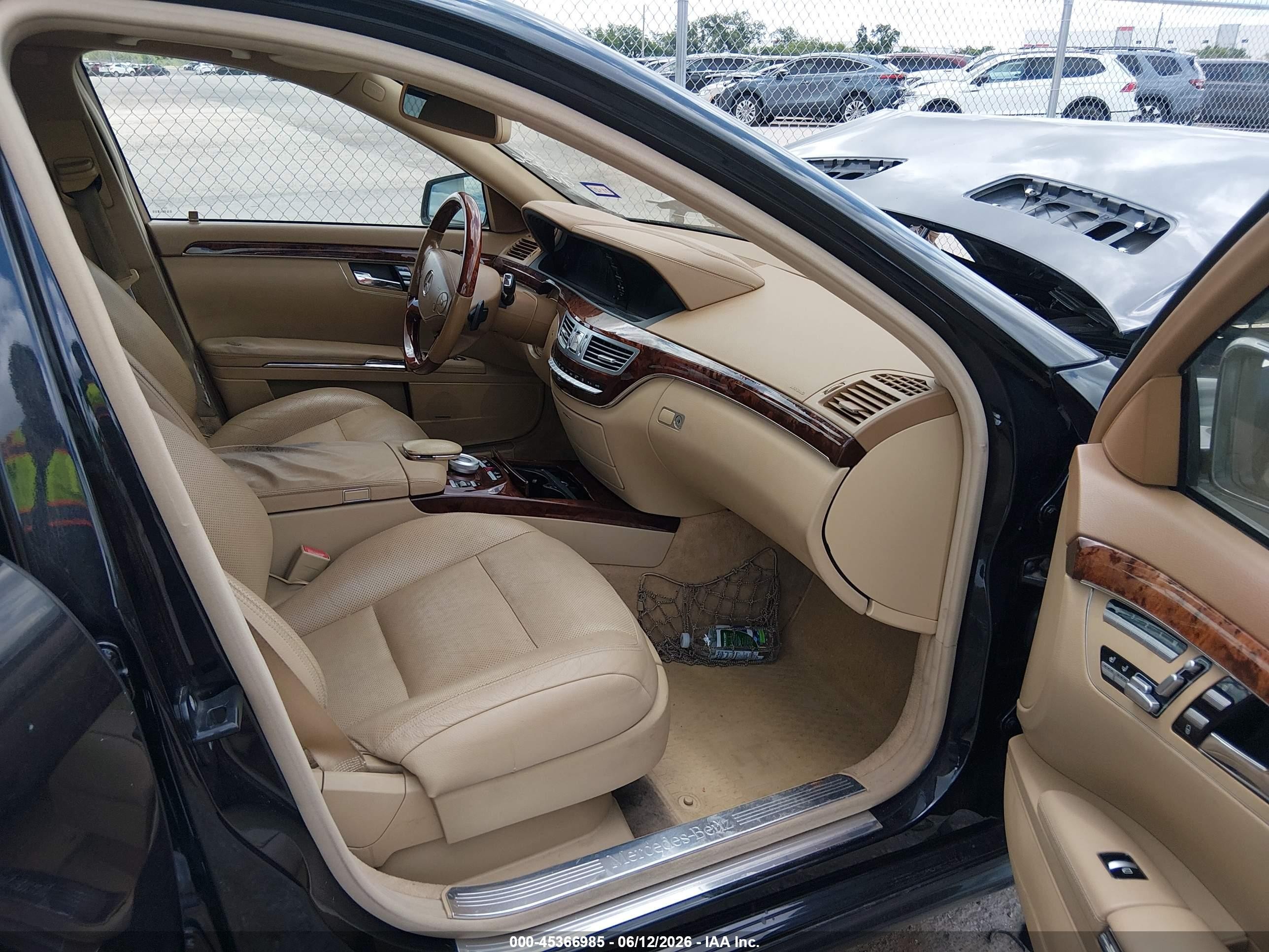 2012 Mercedes-benz S 550   Black vin: WDDNG7DB0CA469700