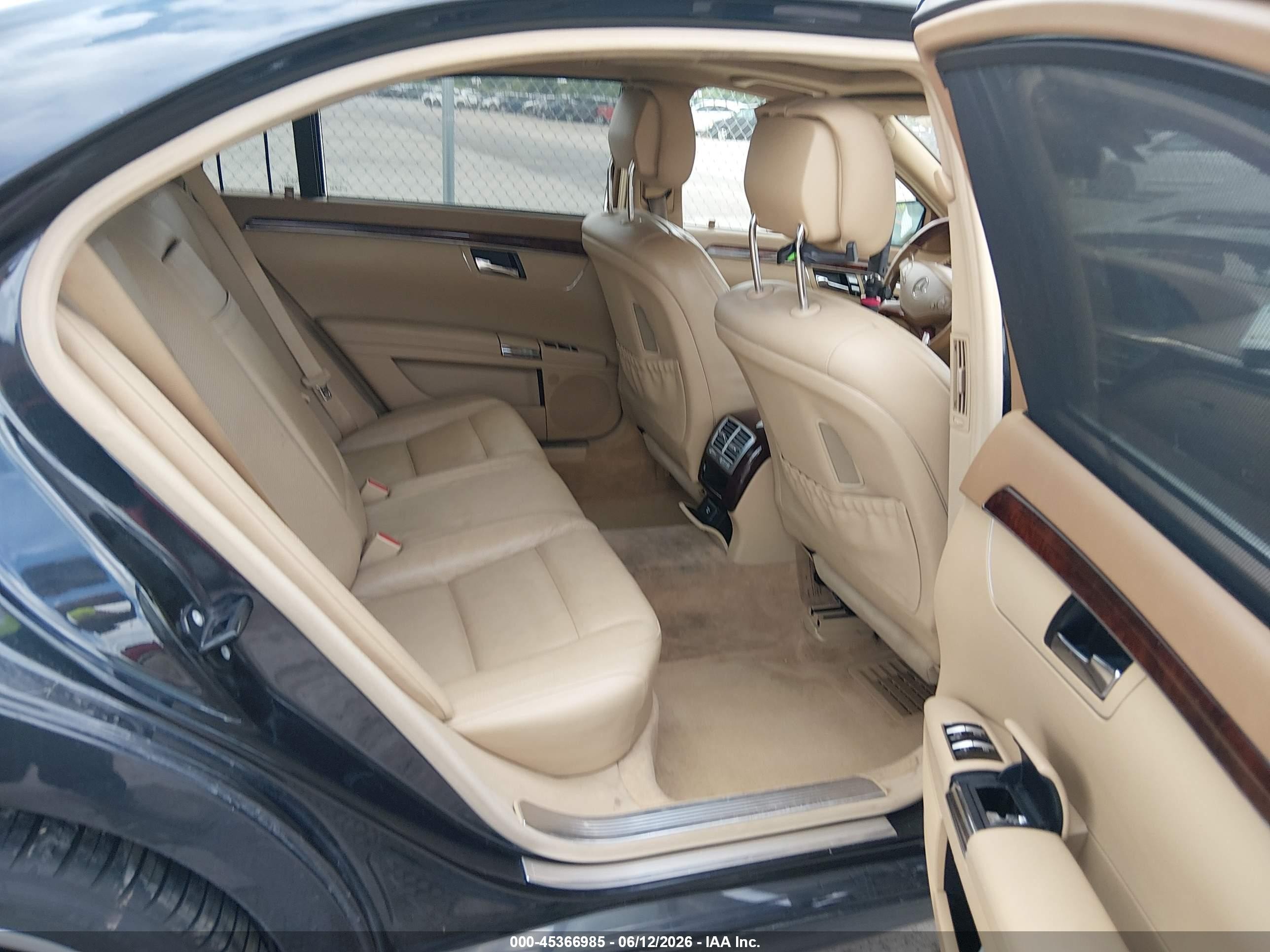 2012 Mercedes-benz S 550   Black vin: WDDNG7DB0CA469700