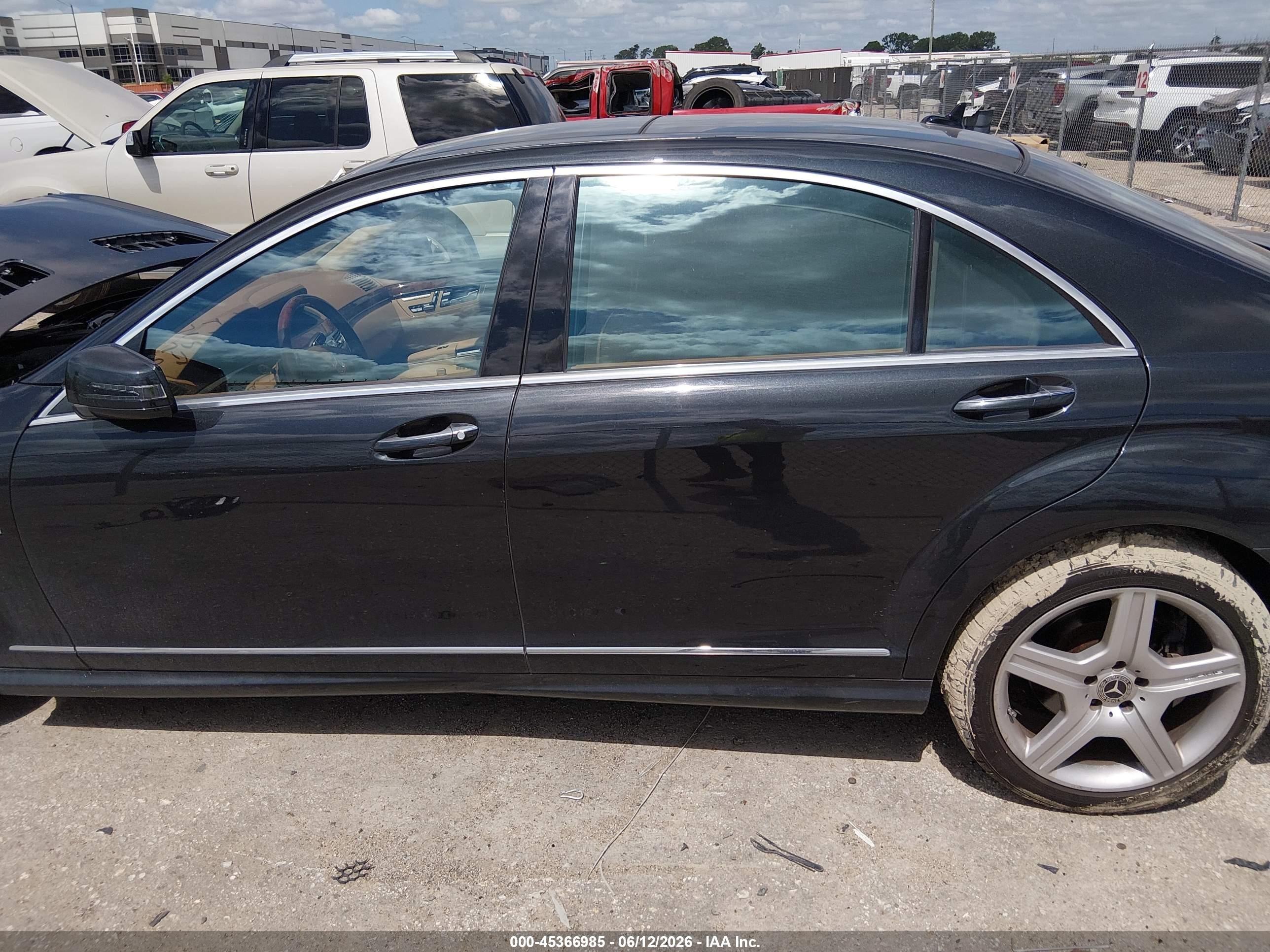 2012 Mercedes-benz S 550   Black vin: WDDNG7DB0CA469700