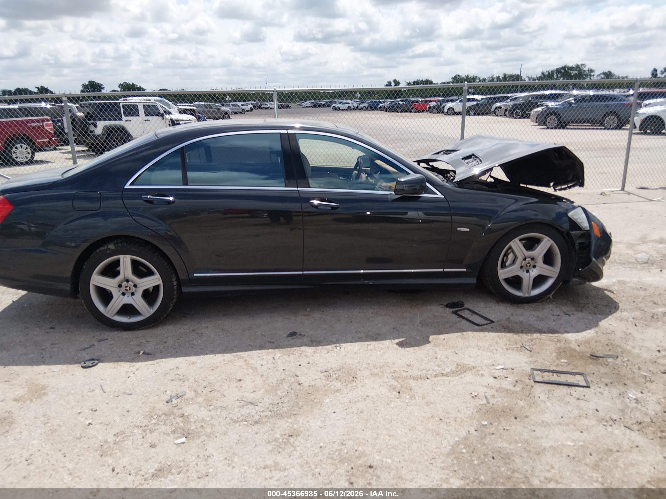 2012 Mercedes-benz S 550   Black vin: WDDNG7DB0CA469700