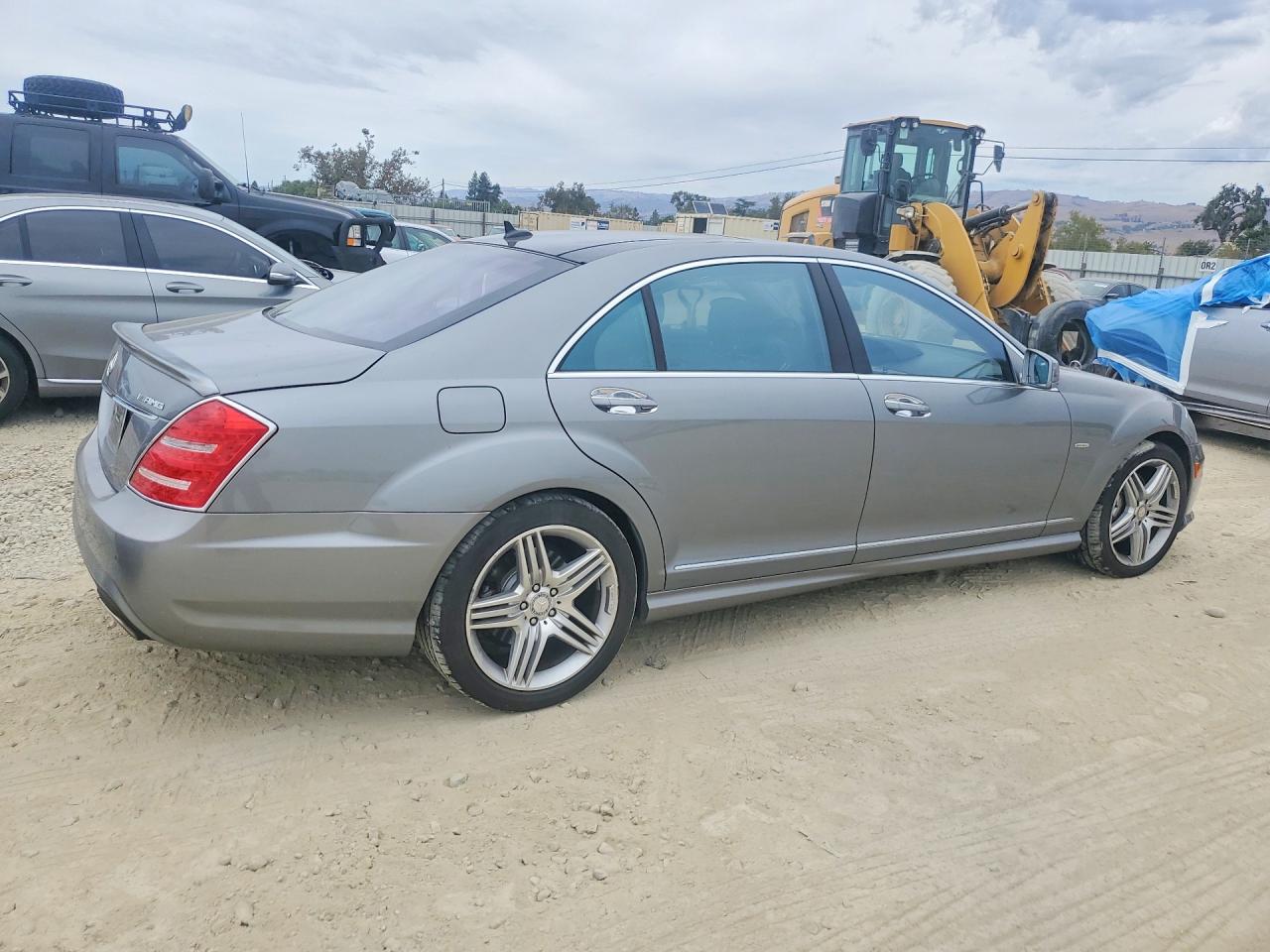 2012 Mercedes-benz S 550 Silver vin: WDDNG7DB1CA423521