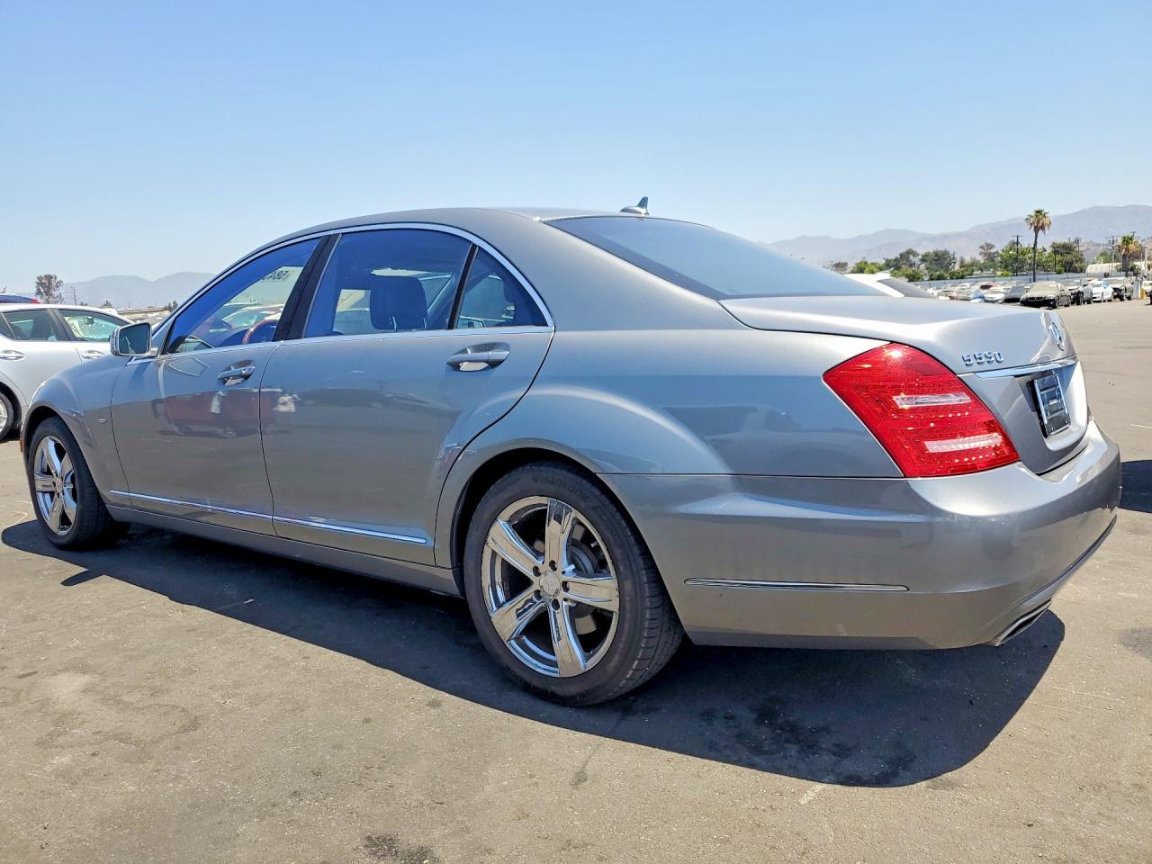 2012 Mercedes-benz S 550 Silver vin: WDDNG7DB1CA490863