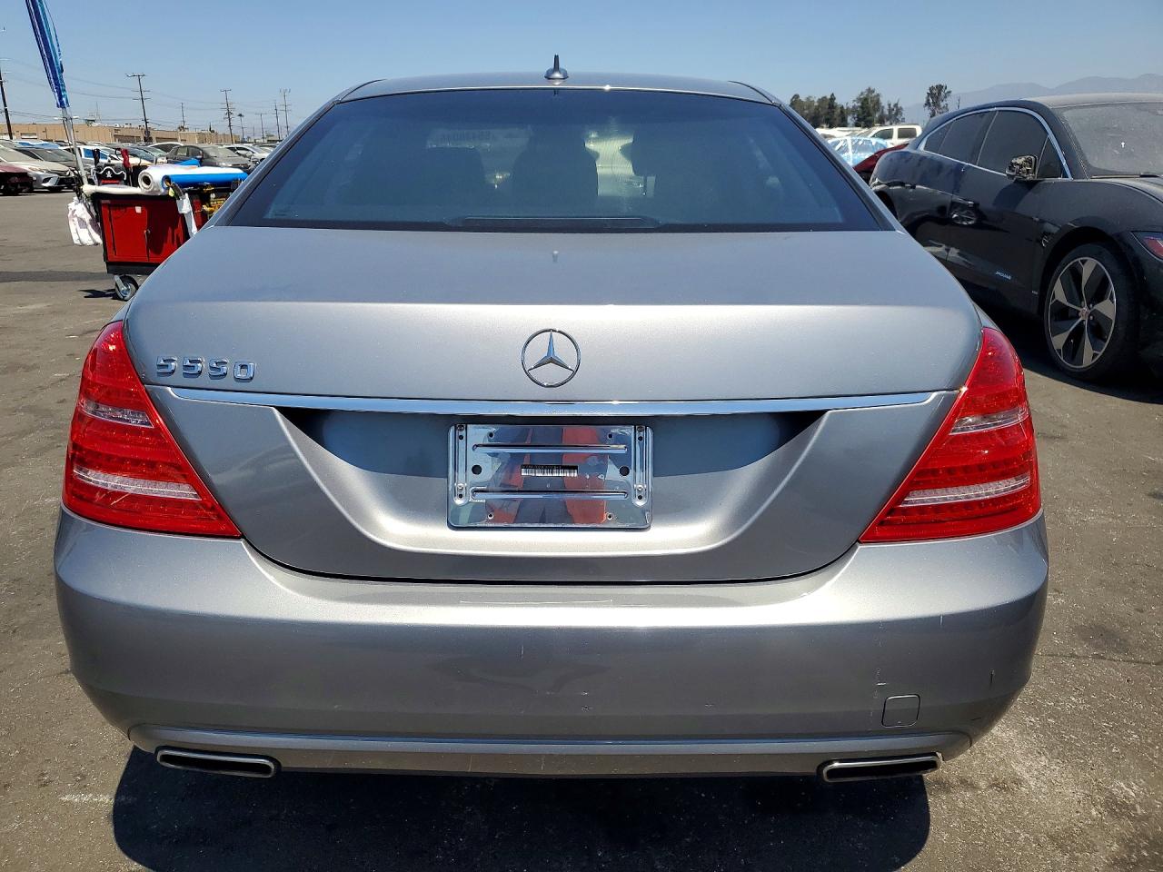 2012 Mercedes-benz S 550 Silver vin: WDDNG7DB1CA490863