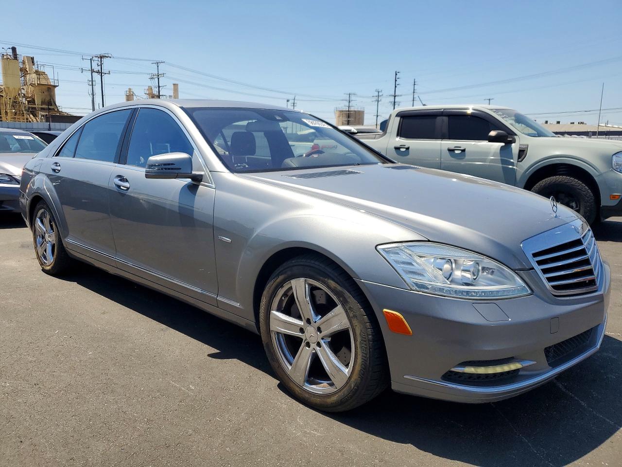 2012 Mercedes-benz S 550 Silver vin: WDDNG7DB1CA490863