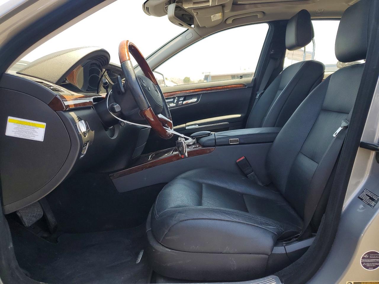 2012 Mercedes-benz S 550 Silver vin: WDDNG7DB1CA490863