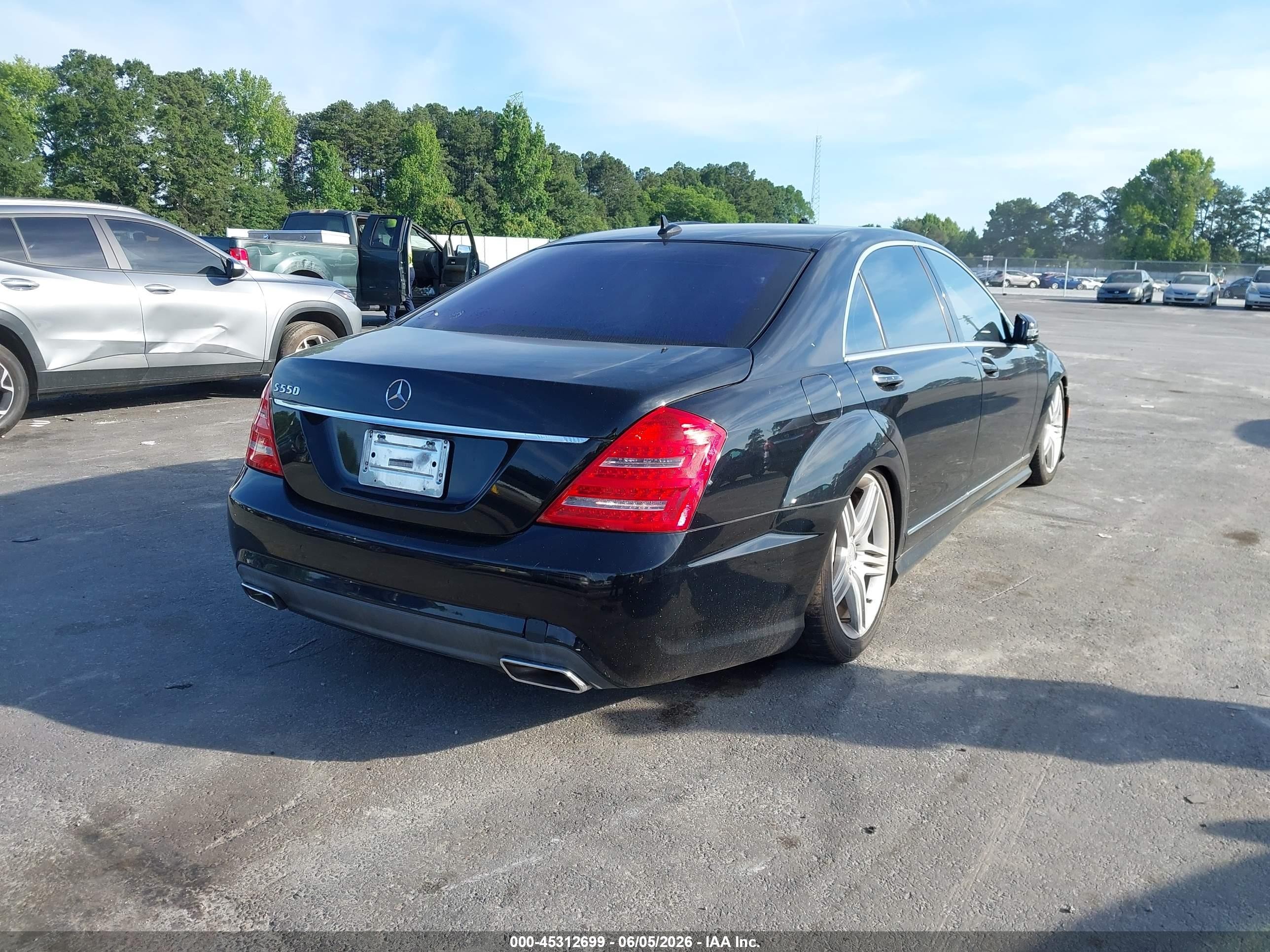 2013 Mercedes-benz S 550   Black vin: WDDNG7DB1DA503449