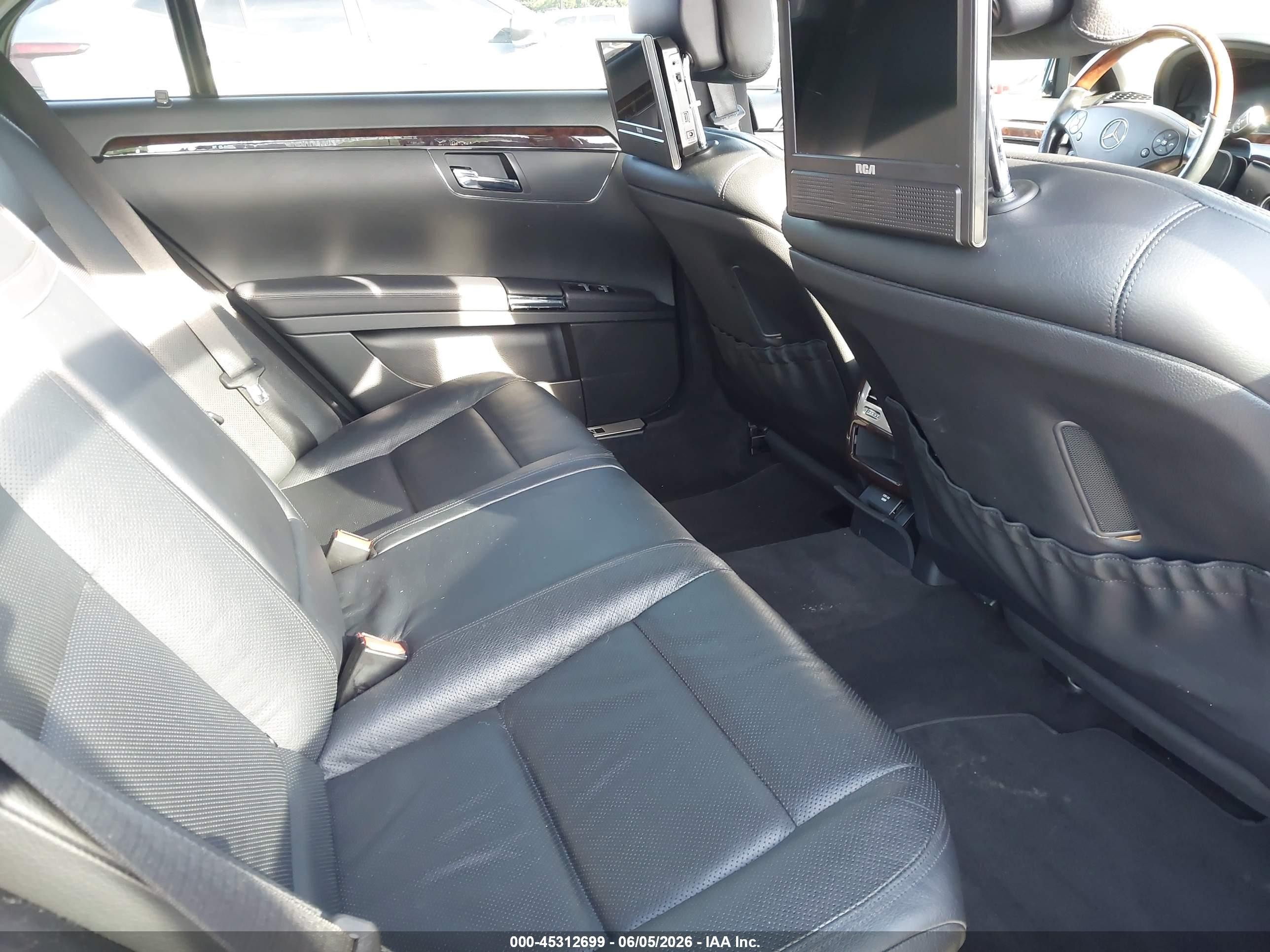 2013 Mercedes-benz S 550   Black vin: WDDNG7DB1DA503449