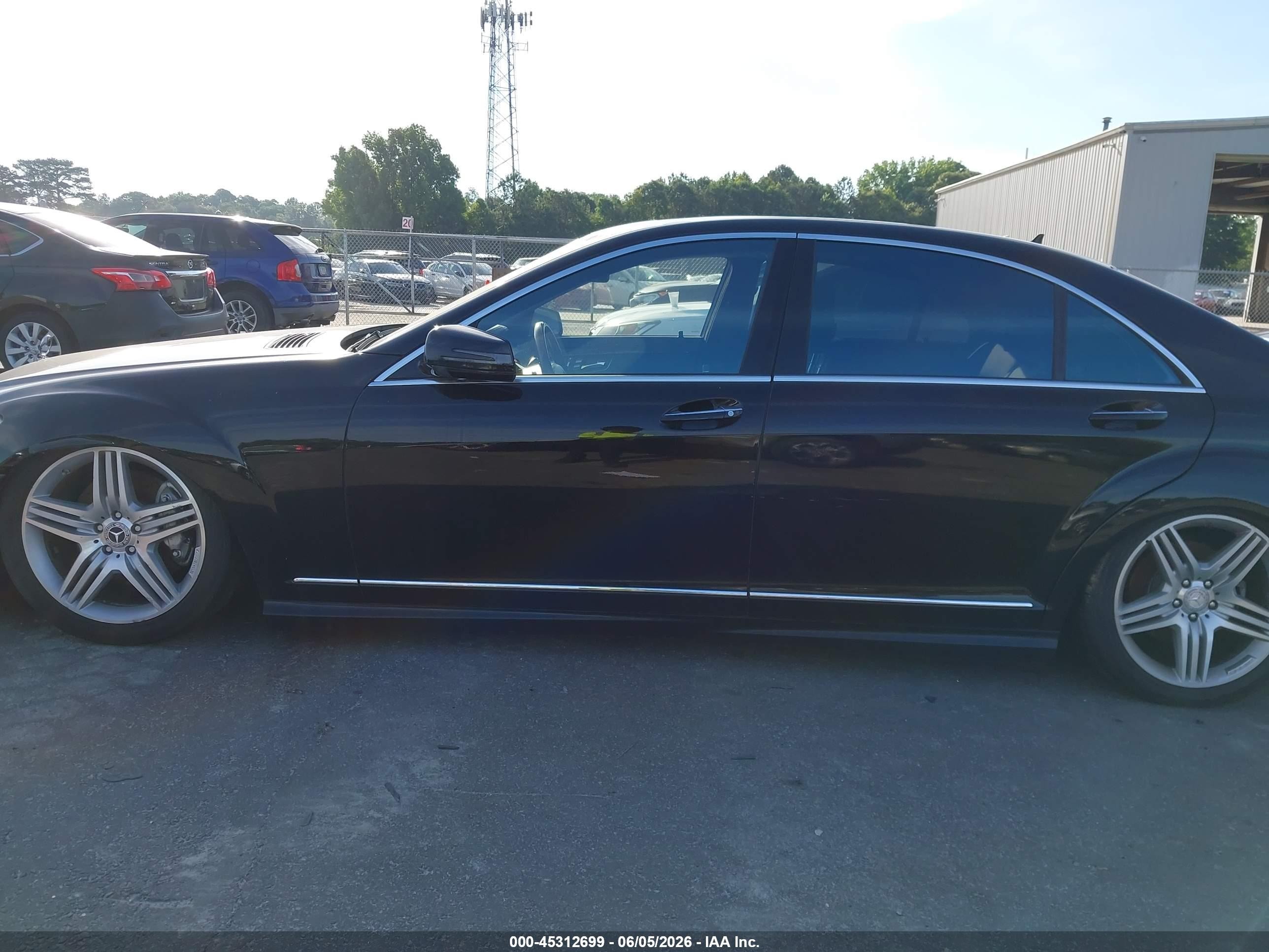 2013 Mercedes-benz S 550   Black vin: WDDNG7DB1DA503449