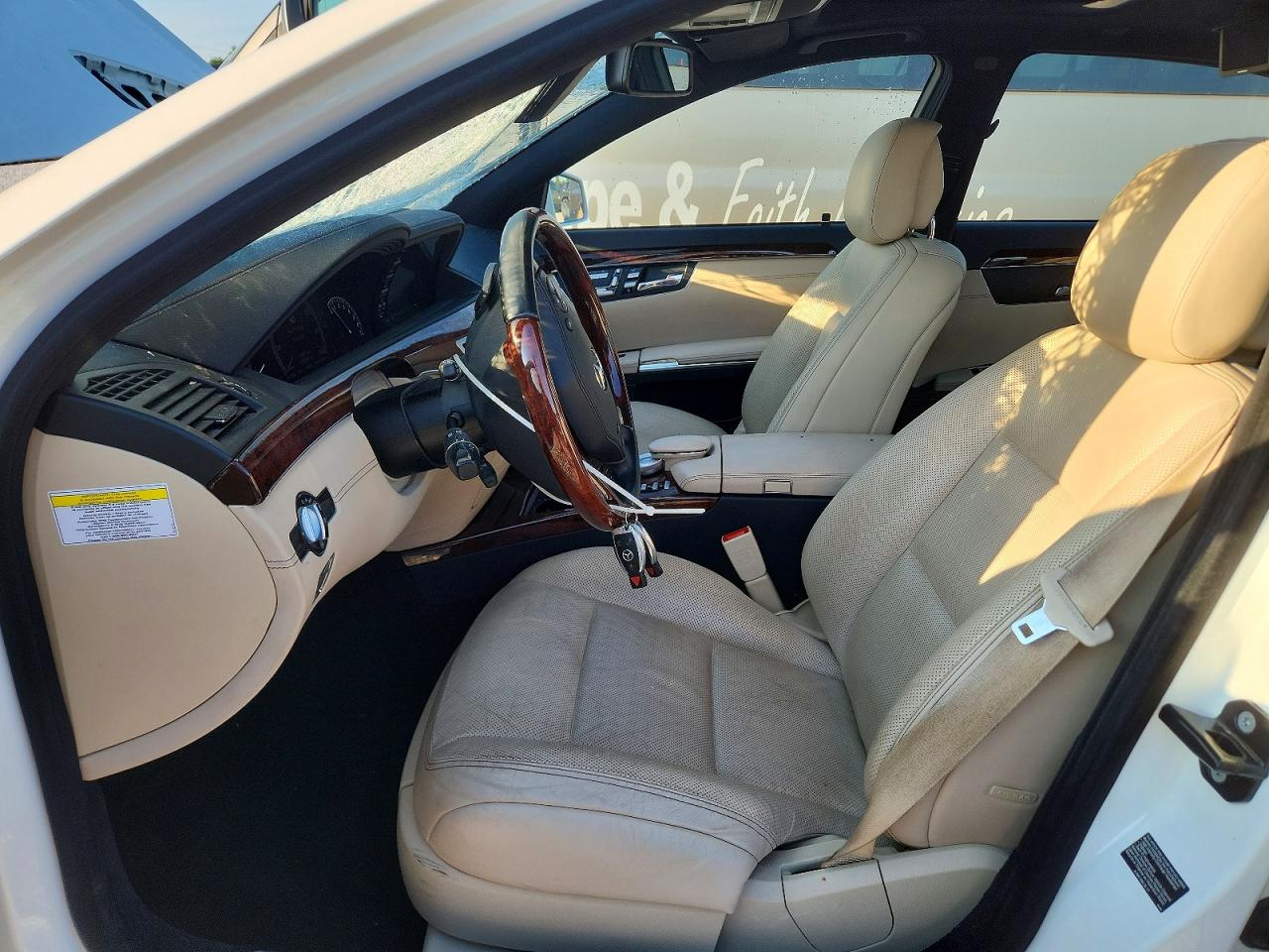 2013 Mercedes-benz S 550 White vin: WDDNG7DB1DA517965