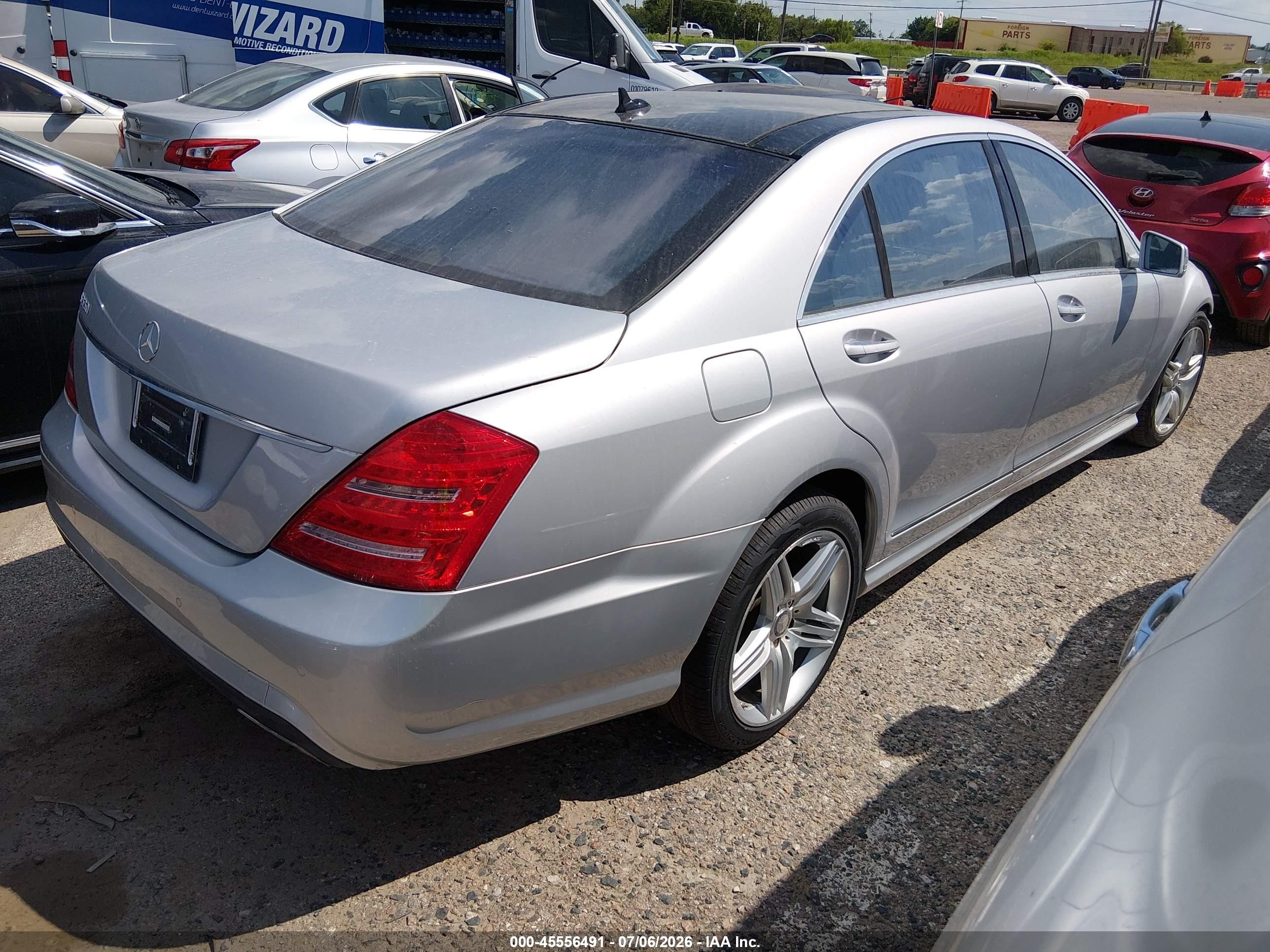 2013 Mercedes-benz S 550   Silver vin: WDDNG7DB1DA519876