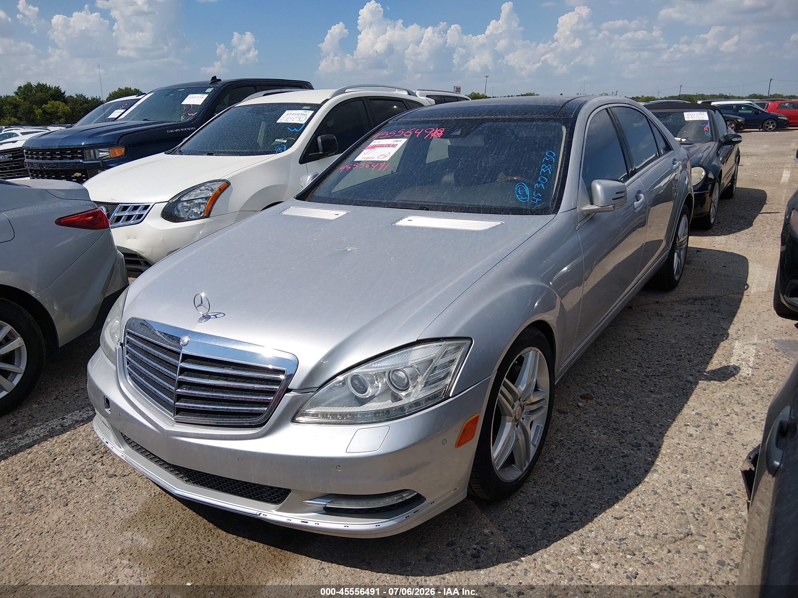 2013 Mercedes-benz S 550   Silver vin: WDDNG7DB1DA519876
