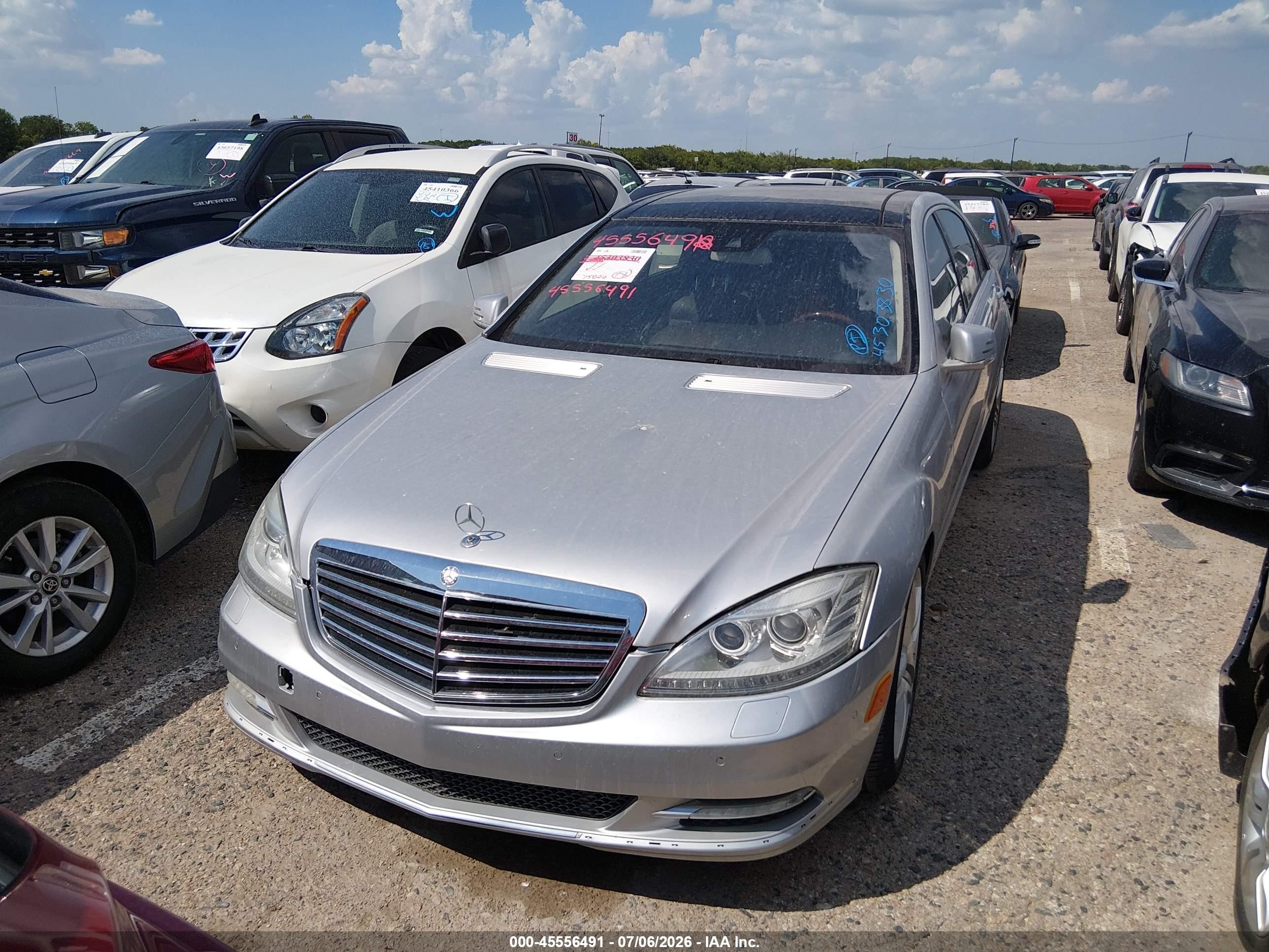 2013 Mercedes-benz S 550   Silver vin: WDDNG7DB1DA519876