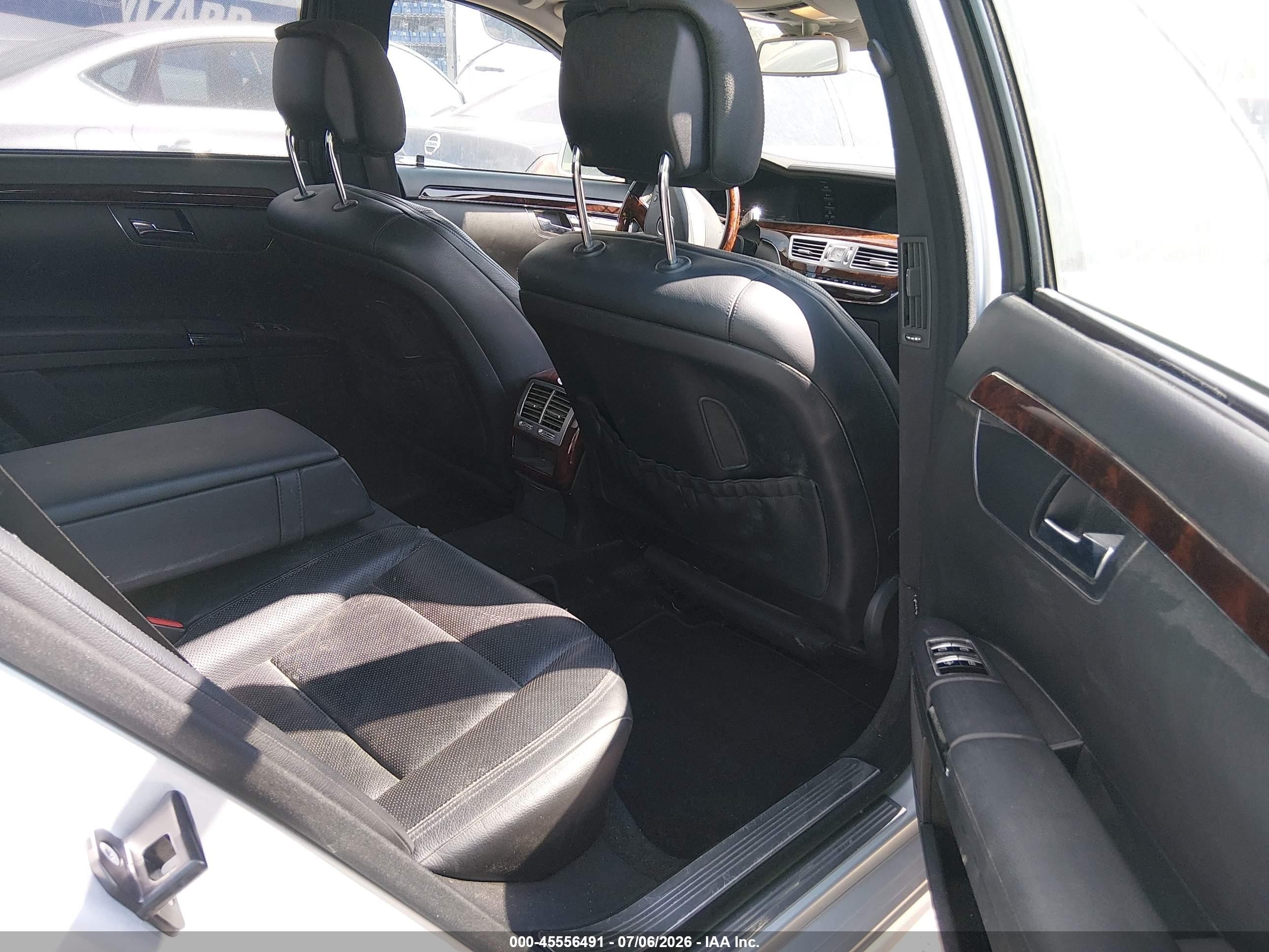 2013 Mercedes-benz S 550   Silver vin: WDDNG7DB1DA519876