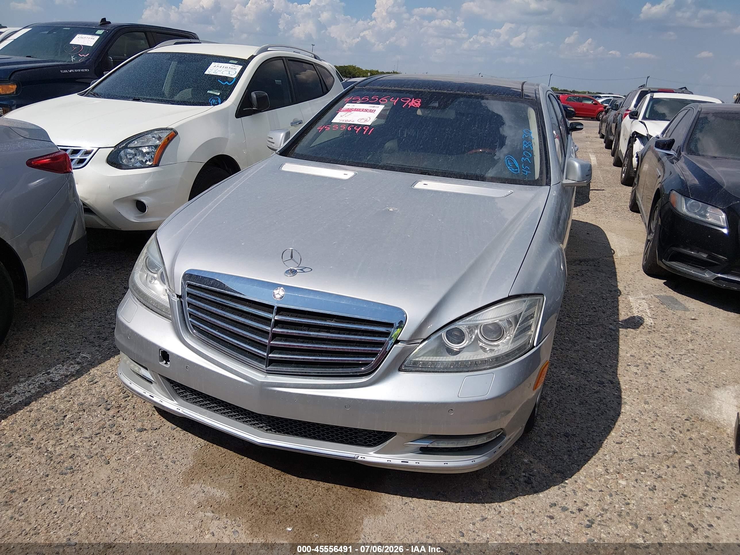 2013 Mercedes-benz S 550   Silver vin: WDDNG7DB1DA519876