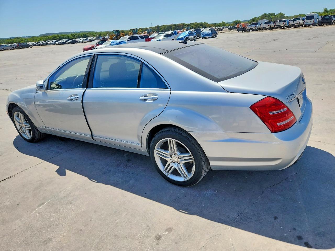 2013 Mercedes-benz S 550 Silver vin: WDDNG7DB1DA519876