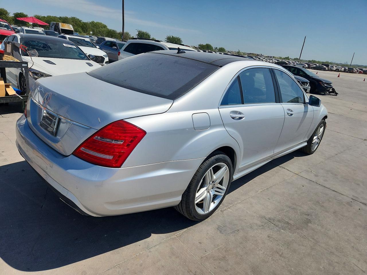 2013 Mercedes-benz S 550 Silver vin: WDDNG7DB1DA519876