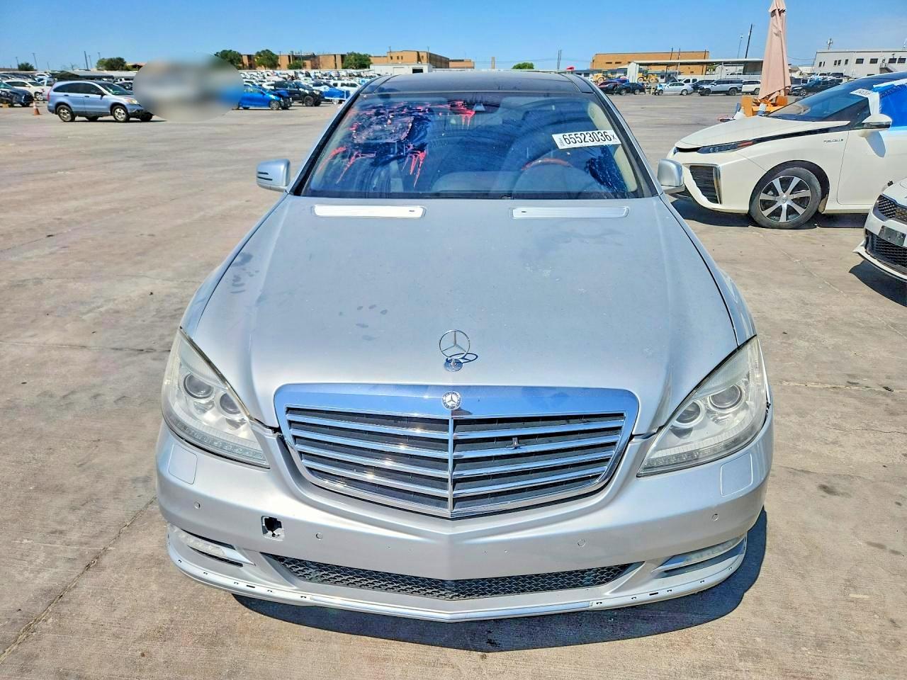 2013 Mercedes-benz S 550 Silver vin: WDDNG7DB1DA519876