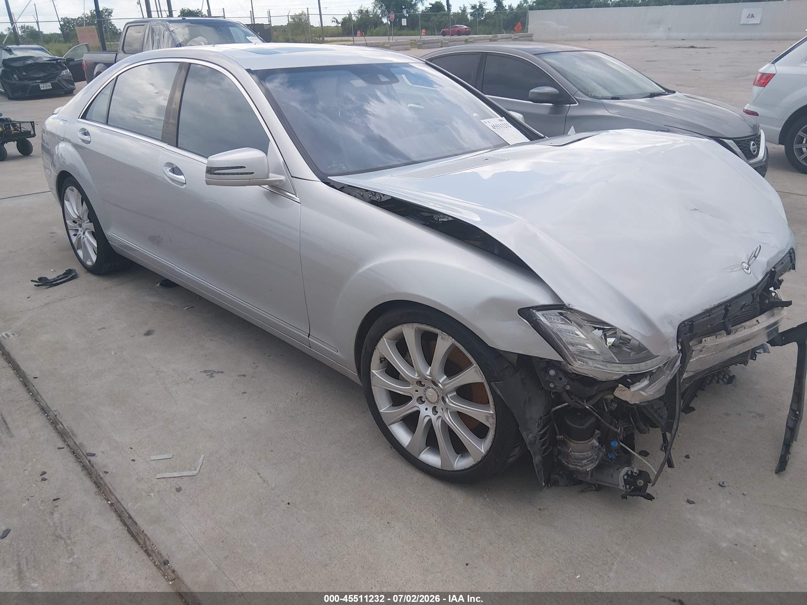 2013 Mercedes-benz S 550   Silver vin: WDDNG7DB1DA534636