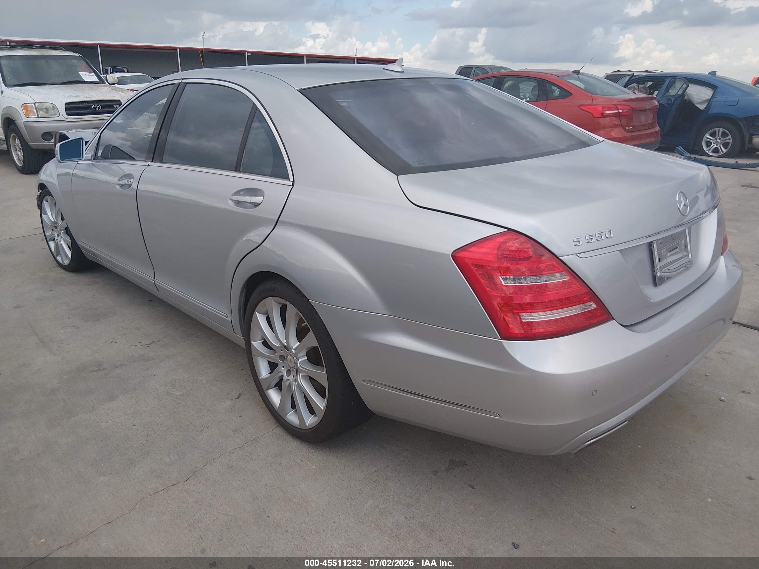 2013 Mercedes-benz S 550   Silver vin: WDDNG7DB1DA534636