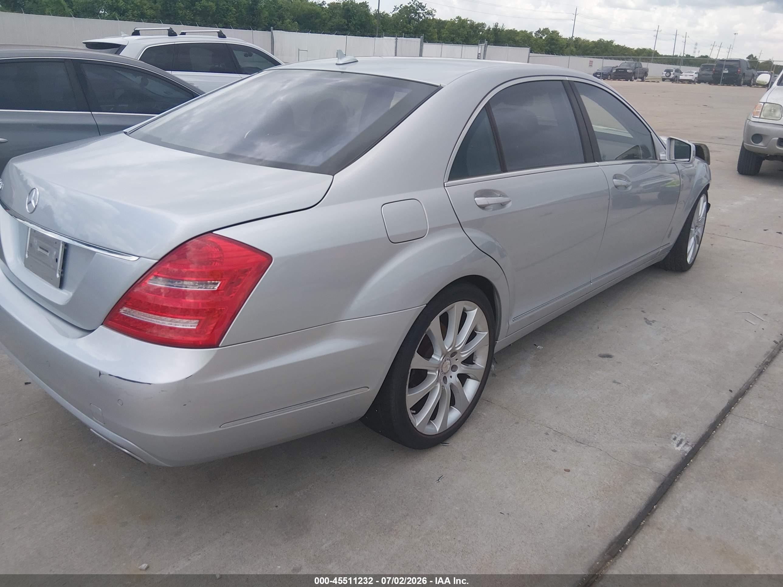 2013 Mercedes-benz S 550   Silver vin: WDDNG7DB1DA534636
