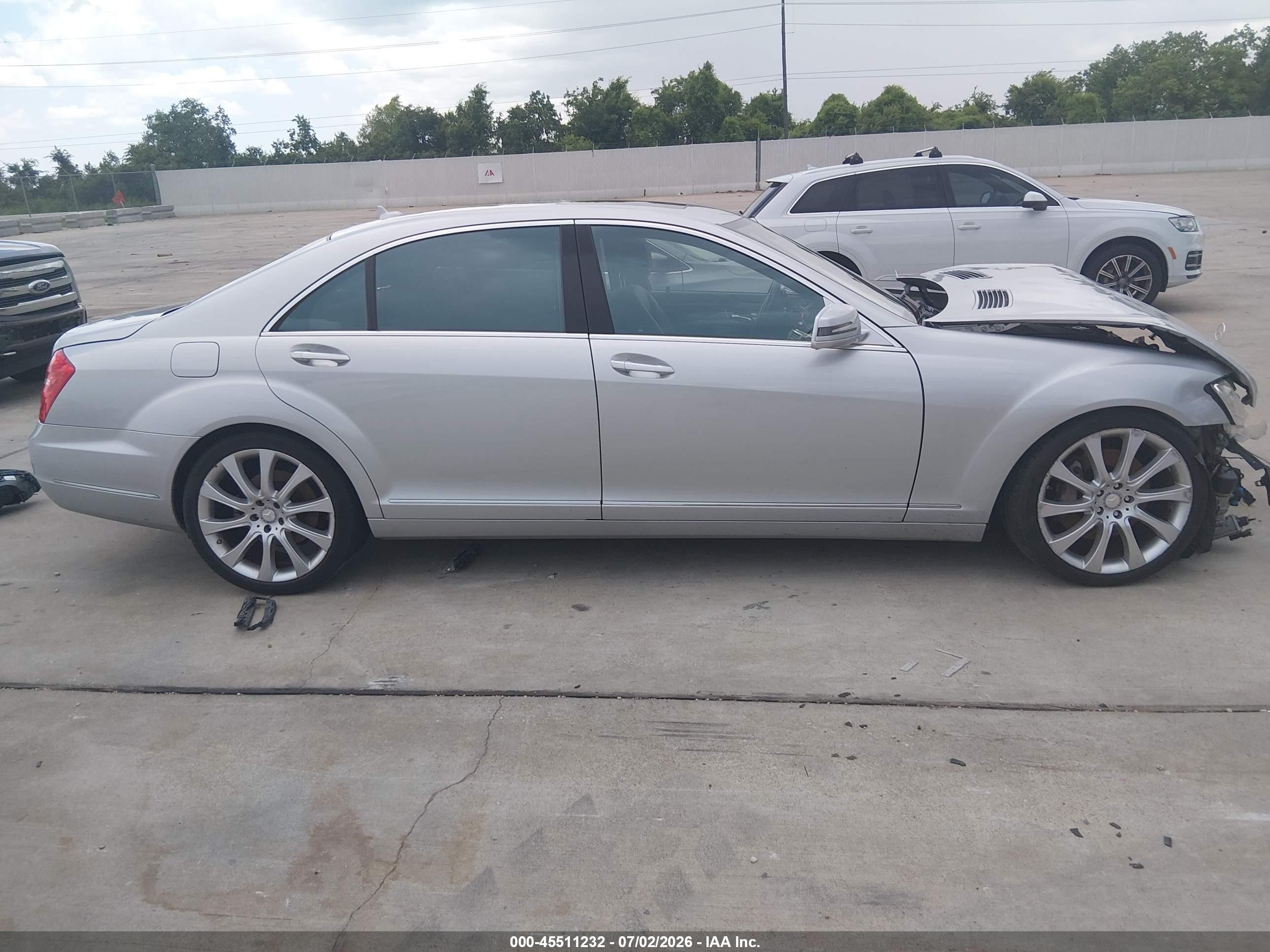 2013 Mercedes-benz S 550   Silver vin: WDDNG7DB1DA534636