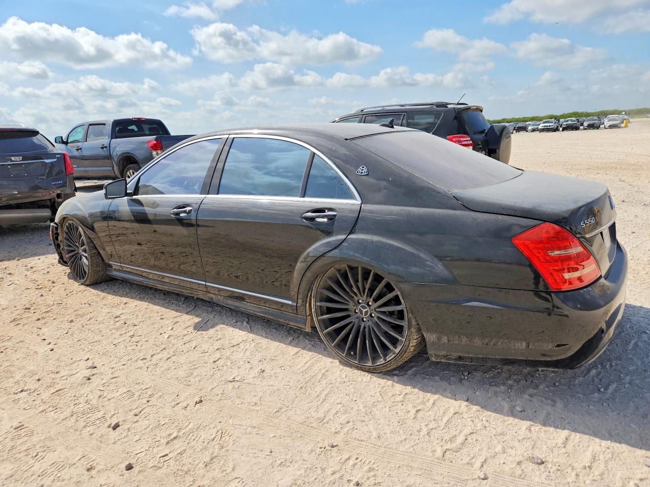 2013 Mercedes-benz S 550 Black vin: WDDNG7DB2DA497032