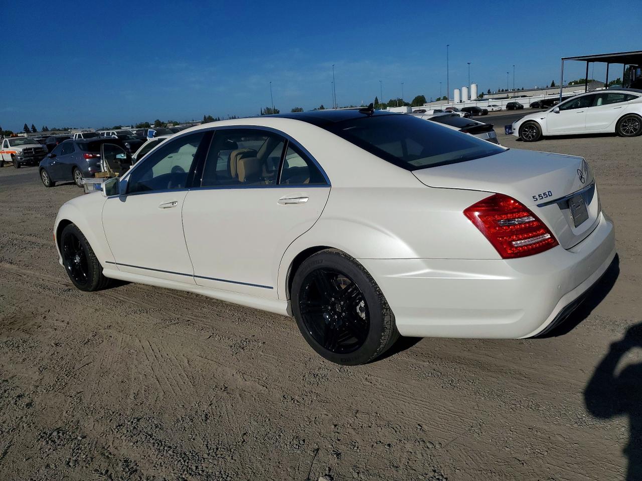 2013 Mercedes-benz S 550 Белый vin: WDDNG7DB2DA503881