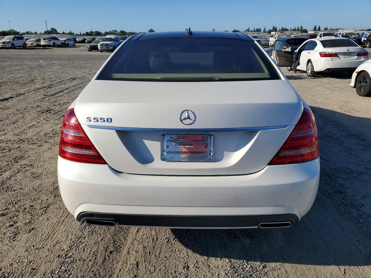 2013 Mercedes-benz S 550 Белый vin: WDDNG7DB2DA503881