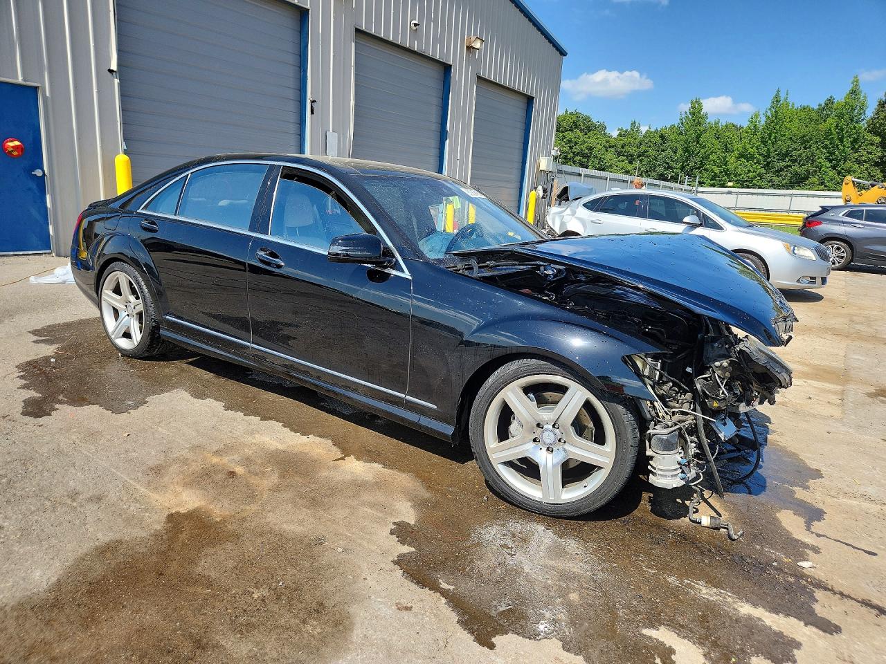 2013 Mercedes-benz S 550 Черный vin: WDDNG7DB2DA528893