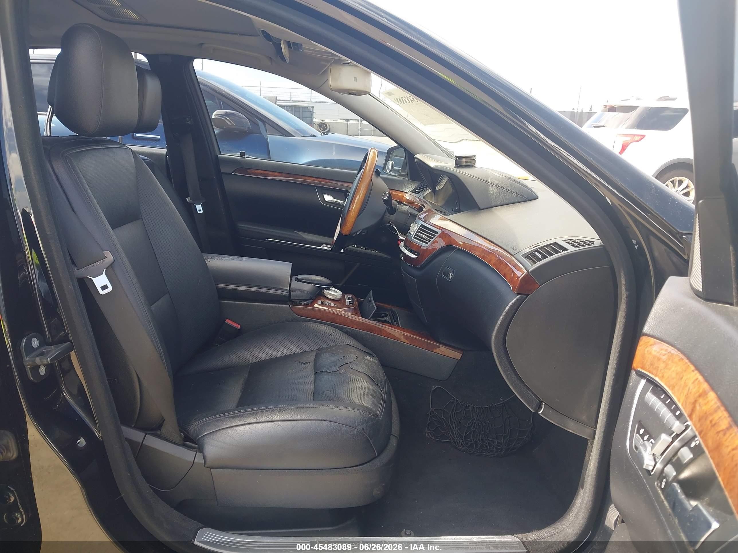 2012 Mercedes-benz S 550   Черный vin: WDDNG7DB3CA421897