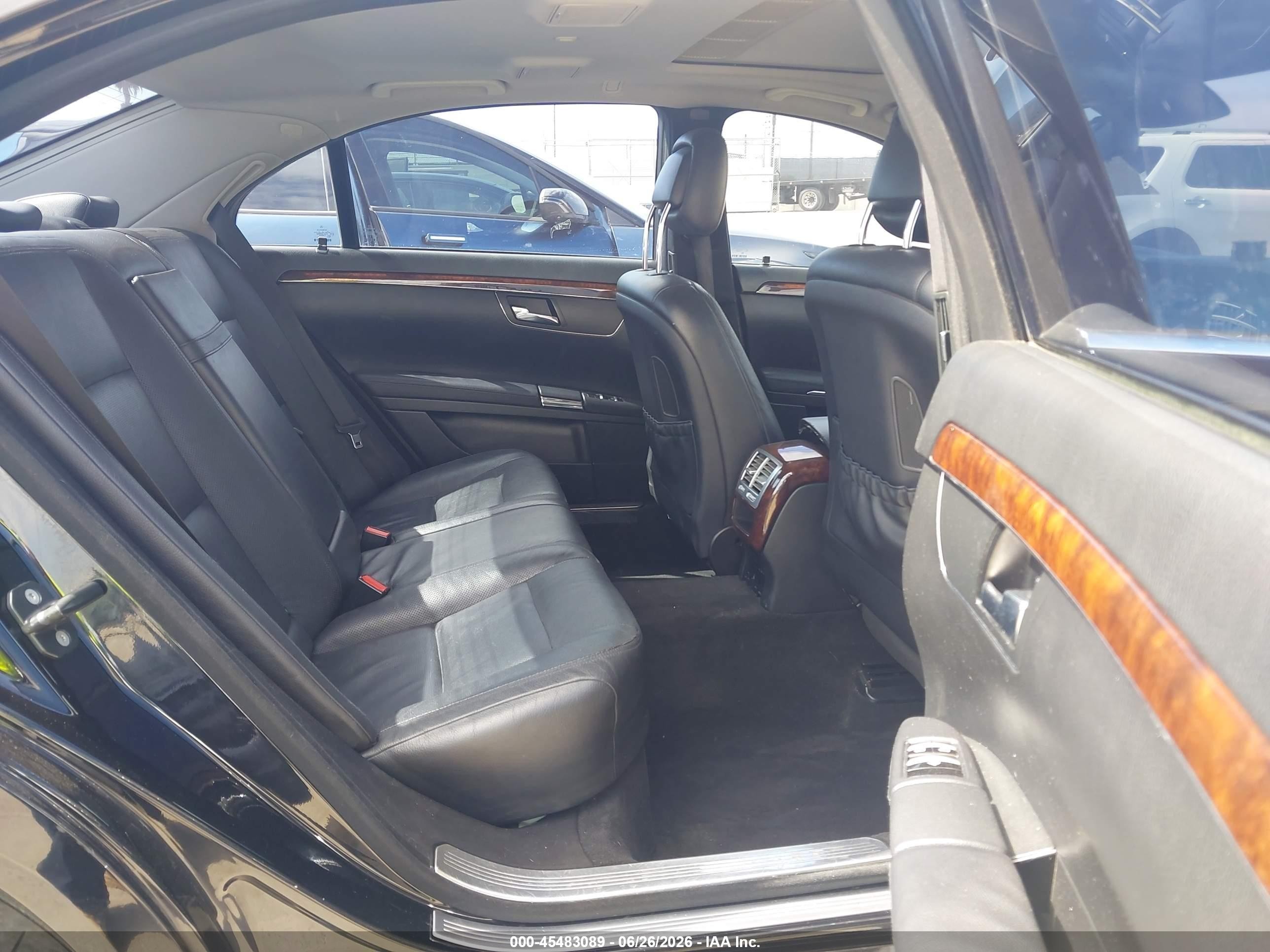2012 Mercedes-benz S 550   Черный vin: WDDNG7DB3CA421897