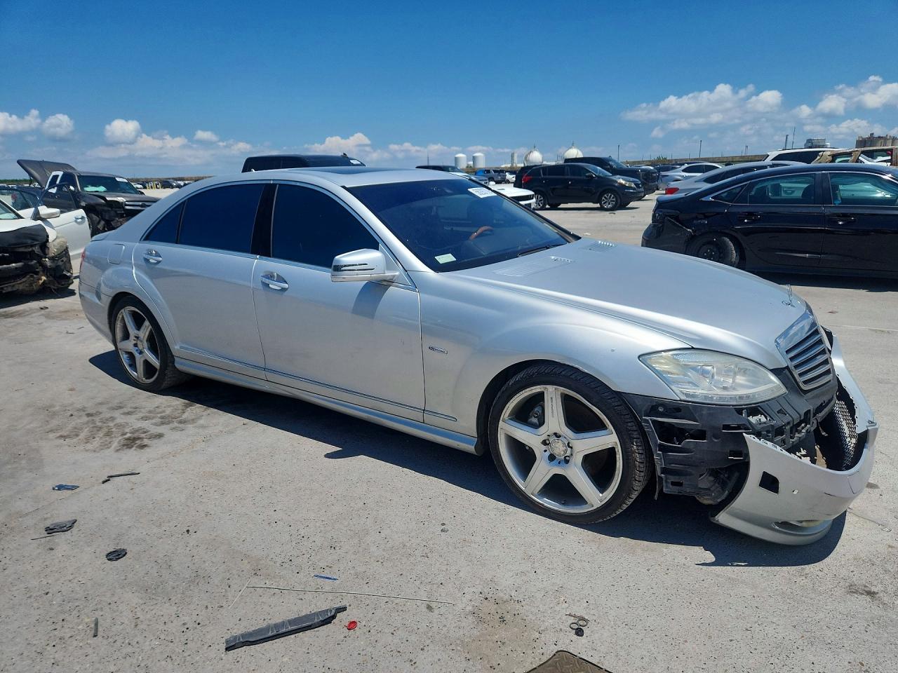 2012 Mercedes-benz S 550 Silver vin: WDDNG7DB3CA432317