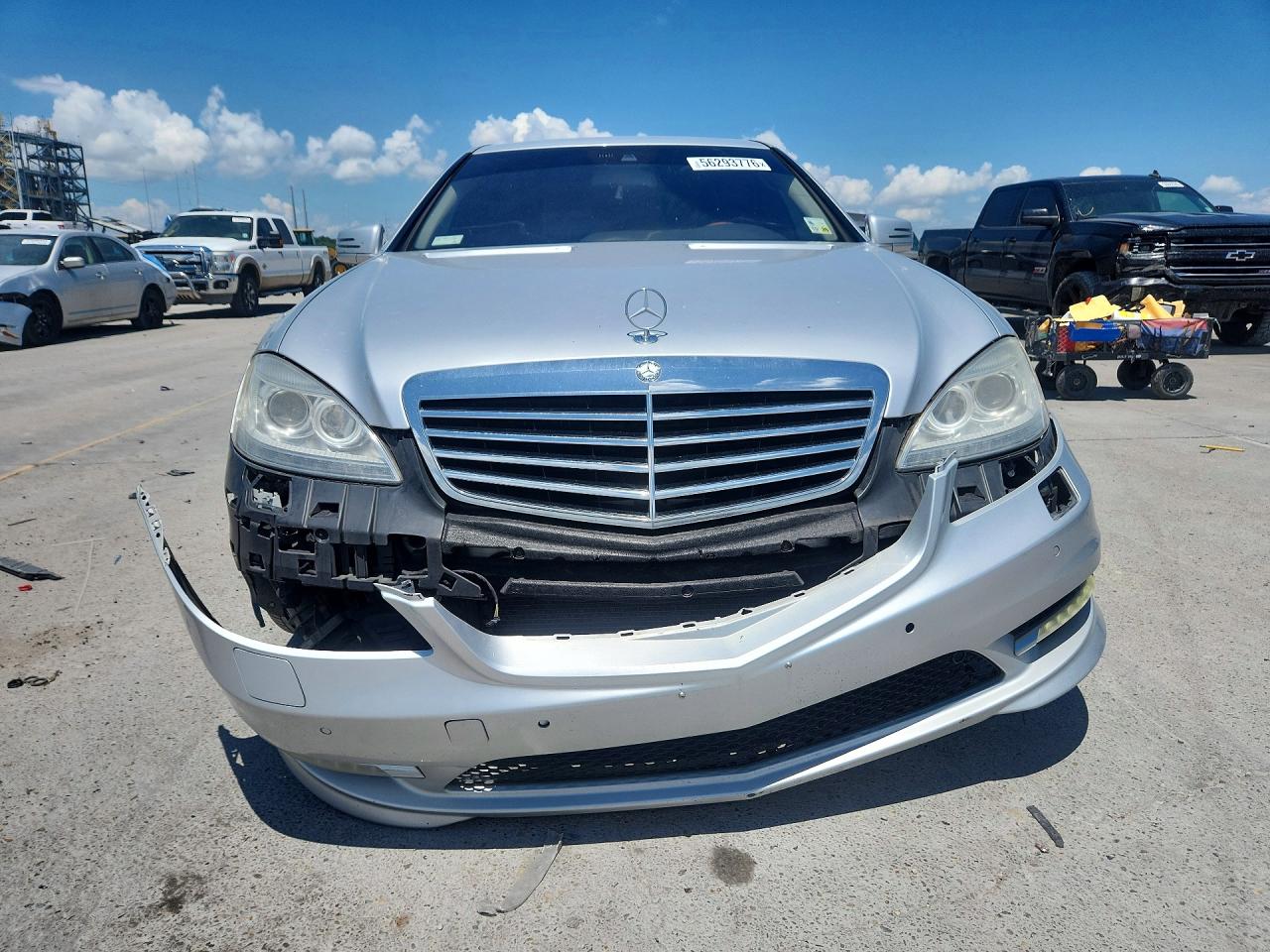 2012 Mercedes-benz S 550 Silver vin: WDDNG7DB3CA432317