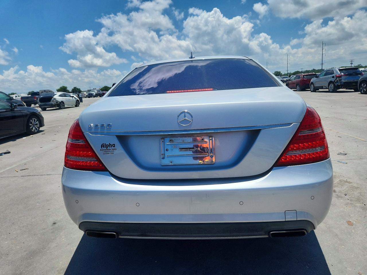 2012 Mercedes-benz S 550 Silver vin: WDDNG7DB3CA432317
