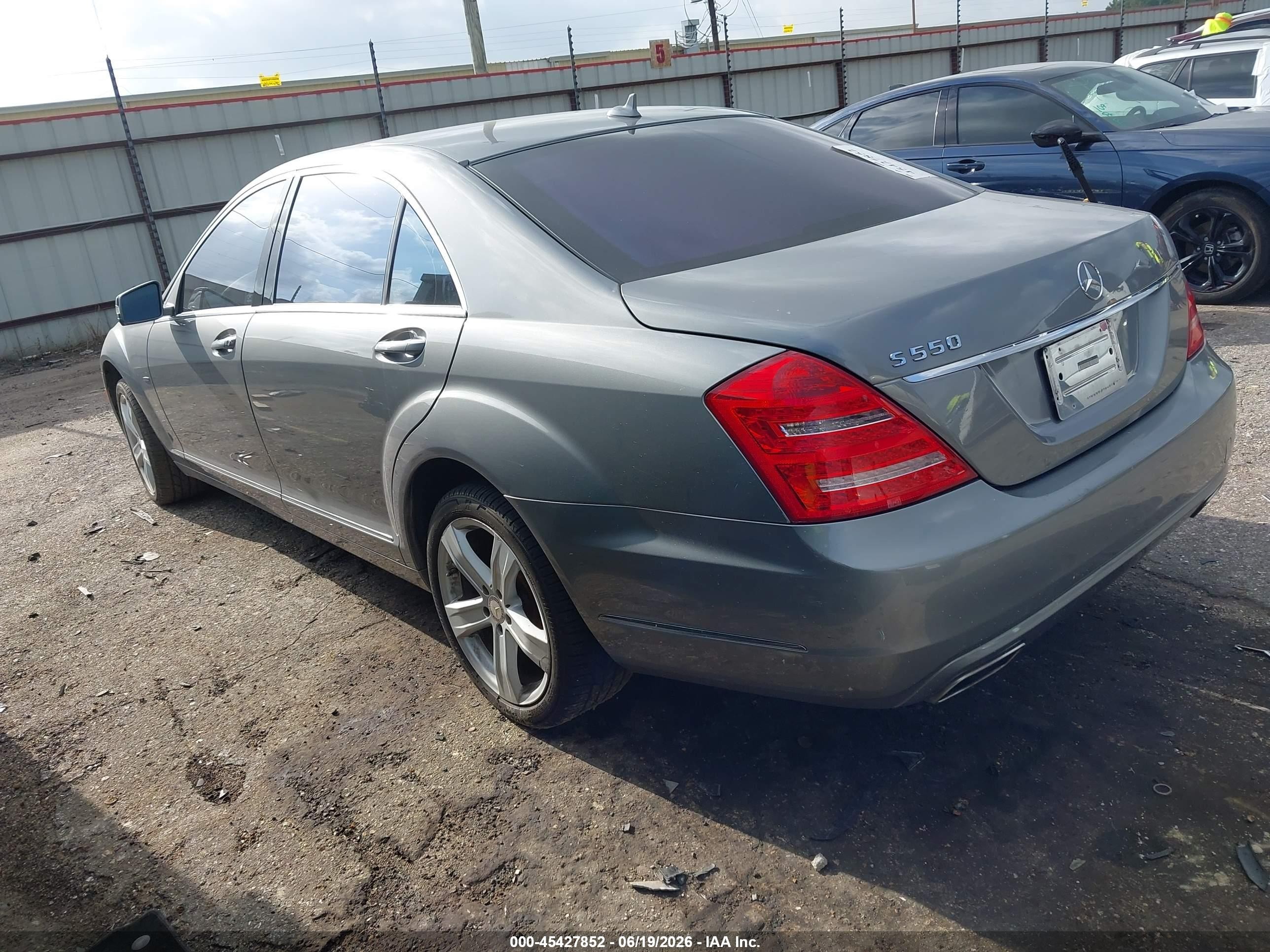 2012 Mercedes-benz S 550 Gray vin: WDDNG7DB4CA446694