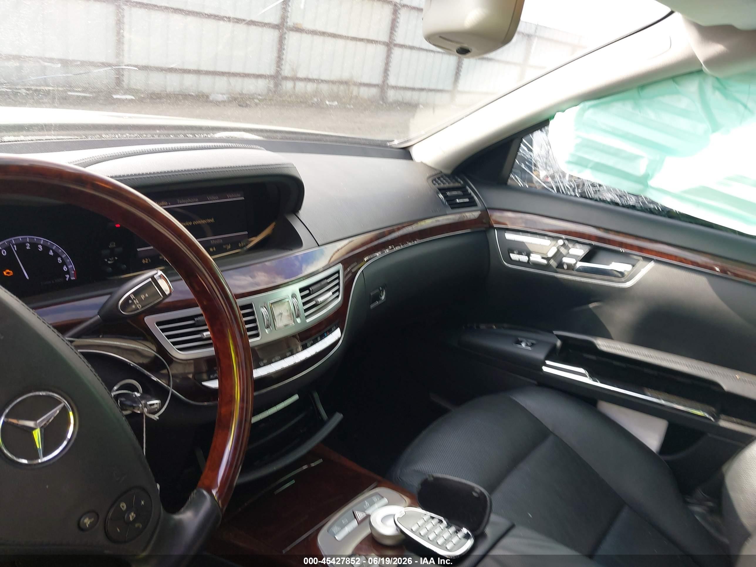 2012 Mercedes-benz S 550 Gray vin: WDDNG7DB4CA446694