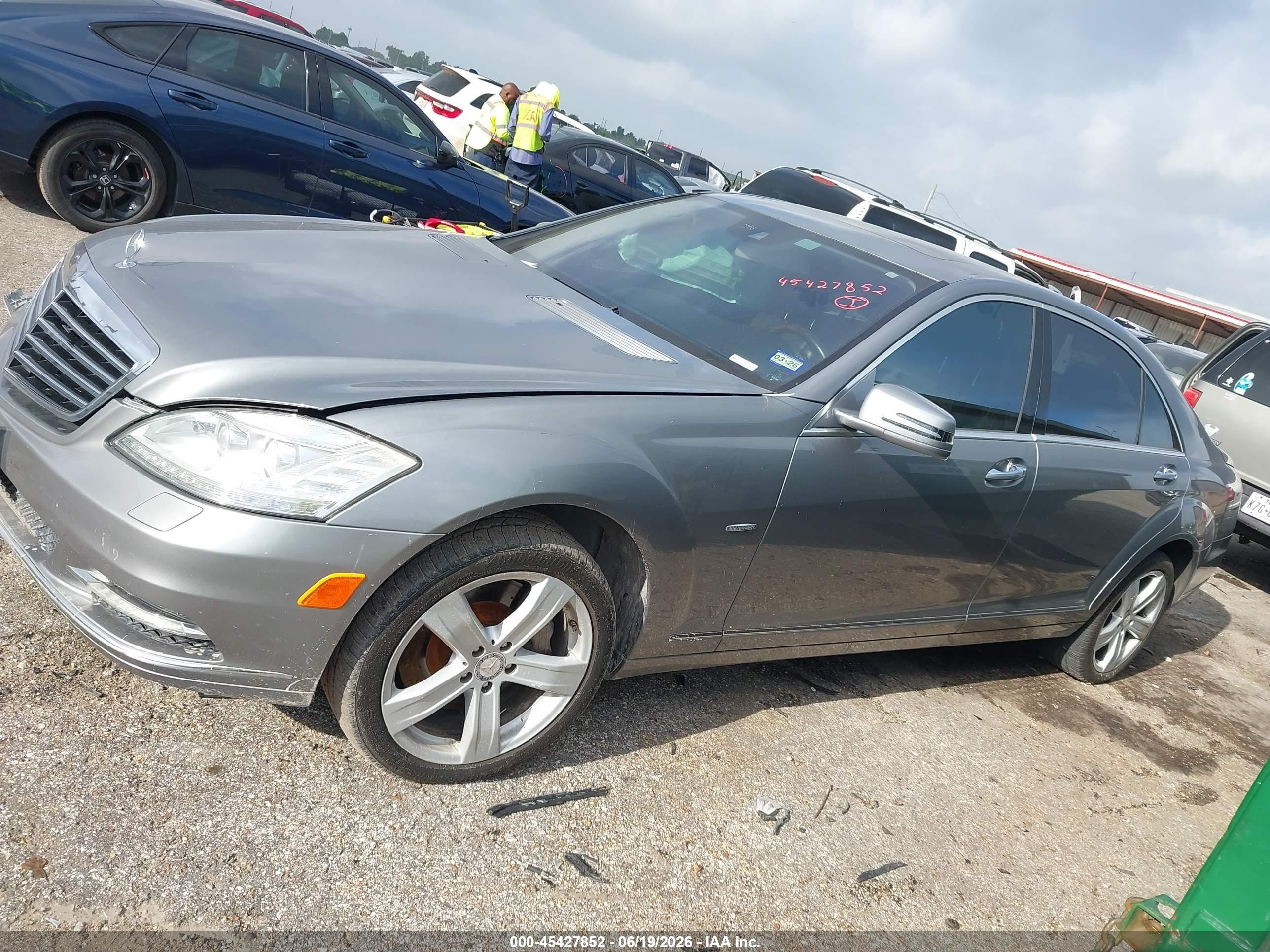 2012 Mercedes-benz S 550 Gray vin: WDDNG7DB4CA446694