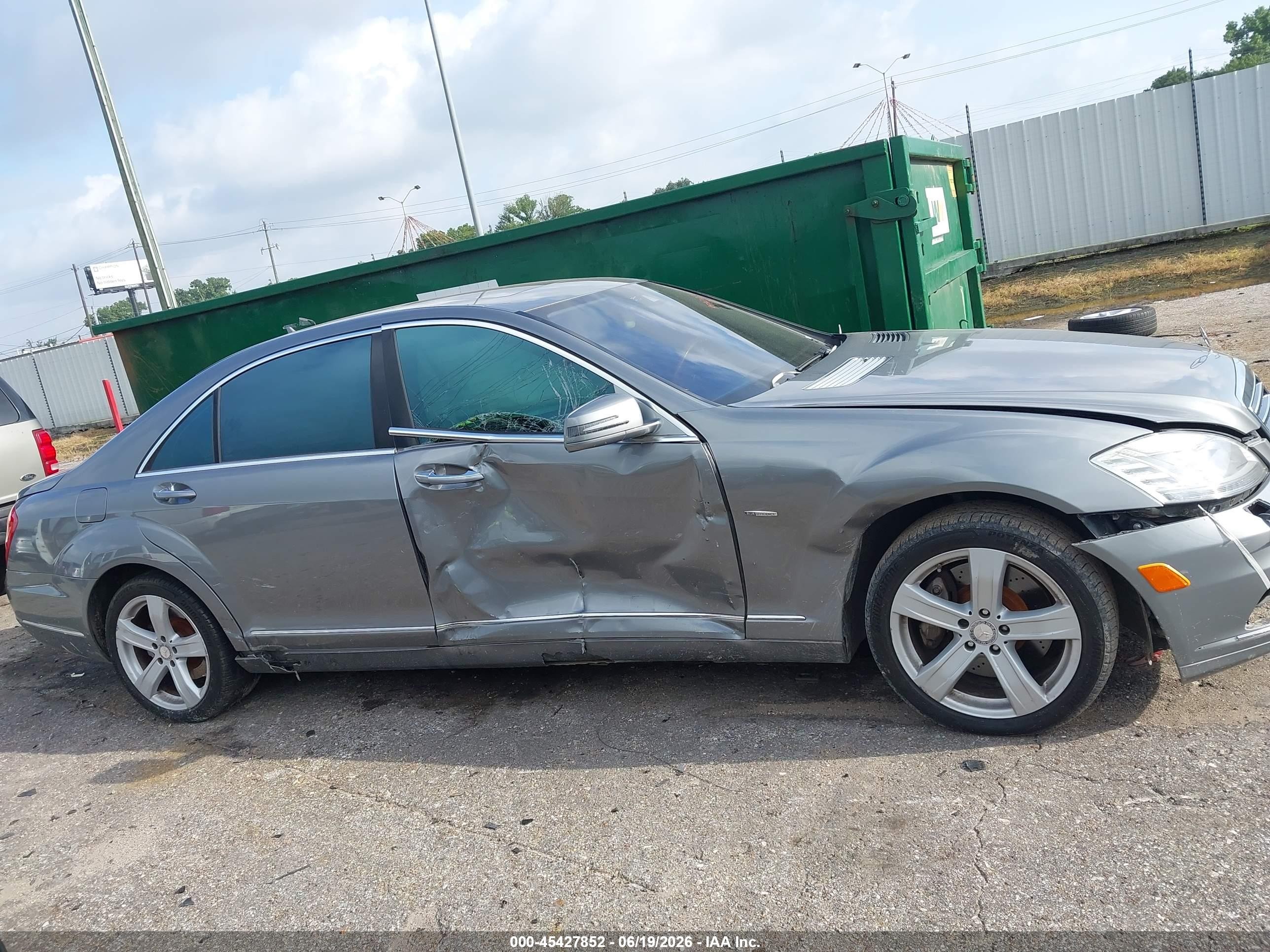 2012 Mercedes-benz S 550 Gray vin: WDDNG7DB4CA446694