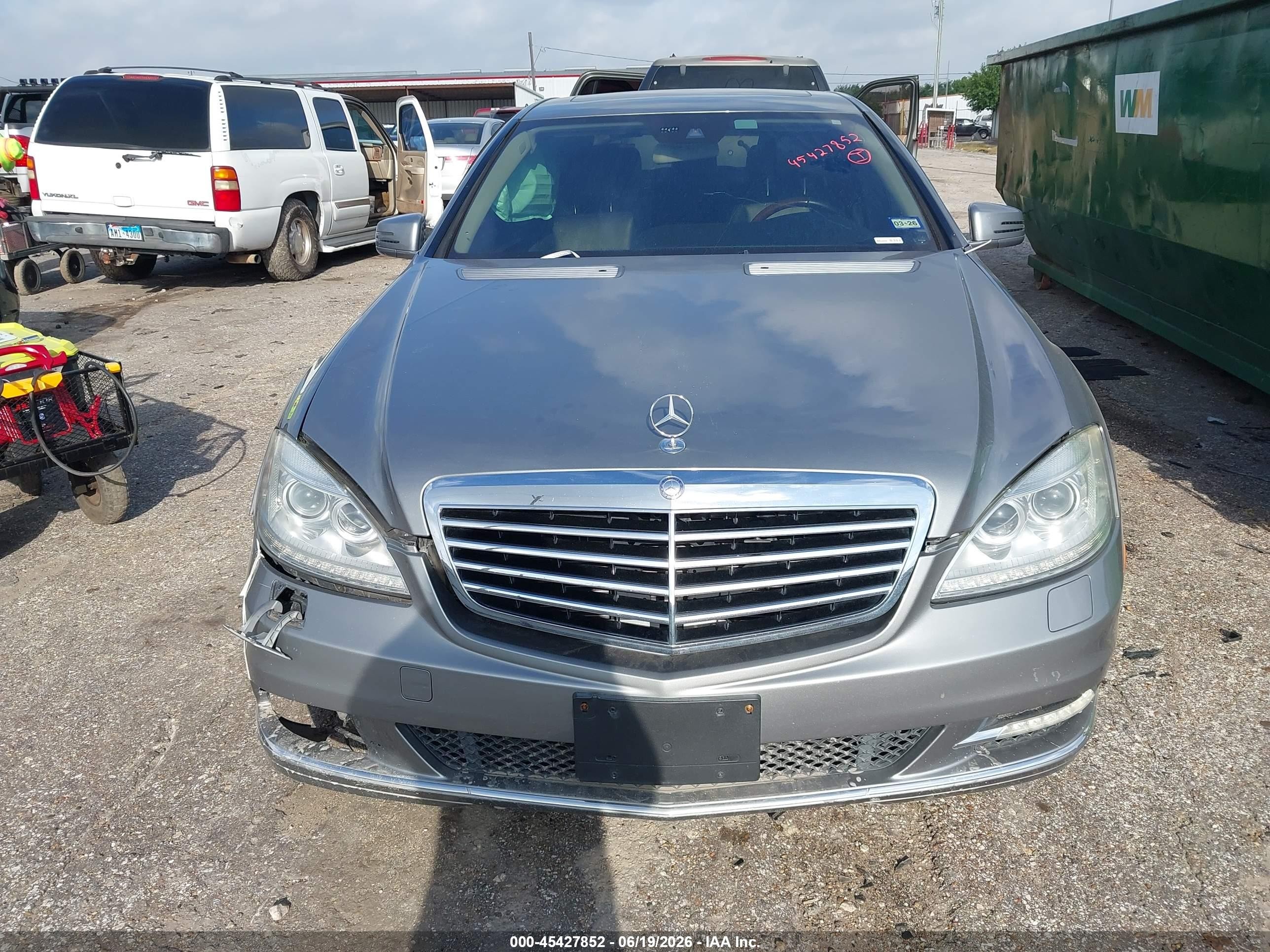2012 Mercedes-benz S 550 Gray vin: WDDNG7DB4CA446694