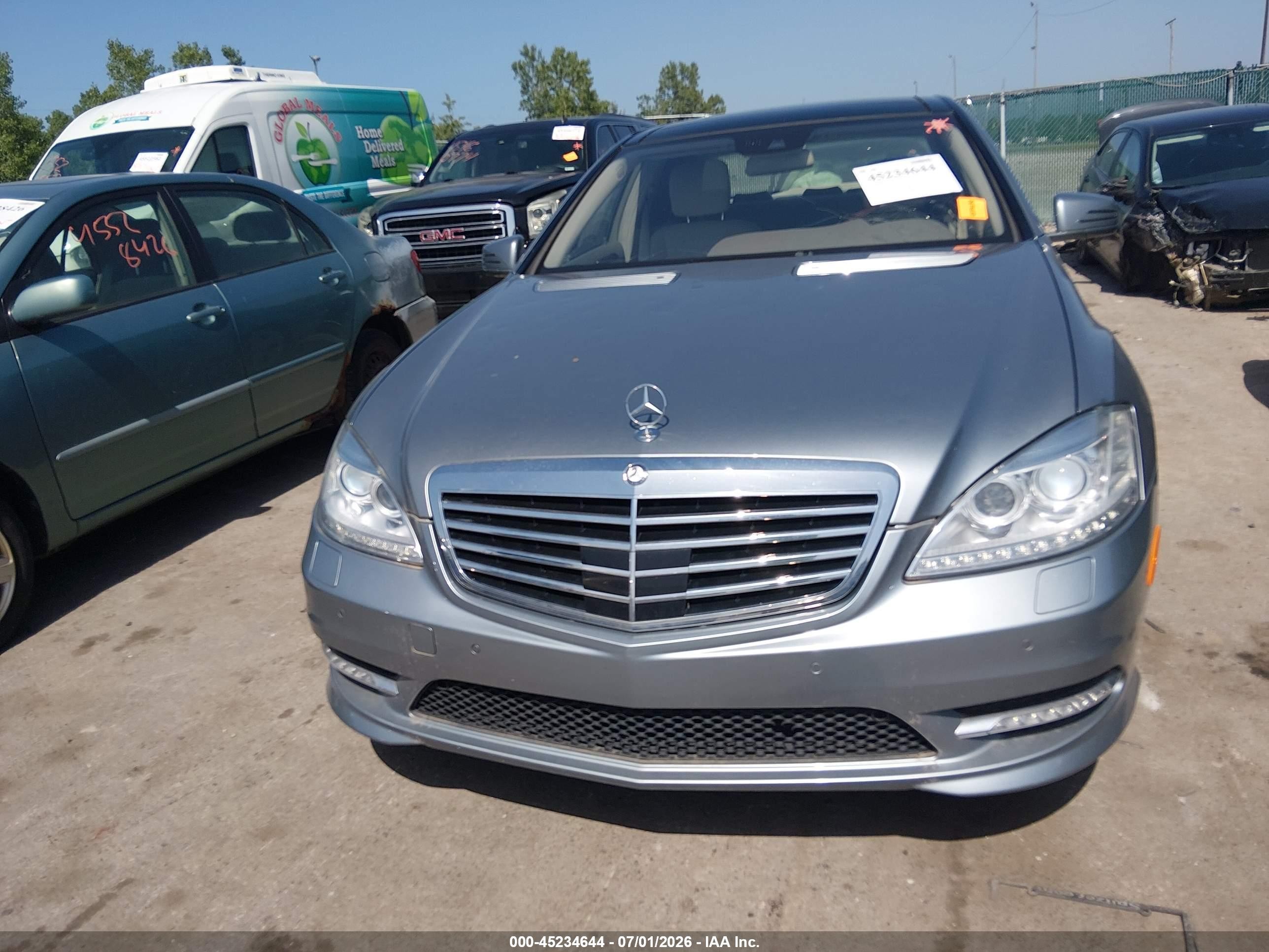 2013 Mercedes-benz S 550   Silver vin: WDDNG7DB4DA508189