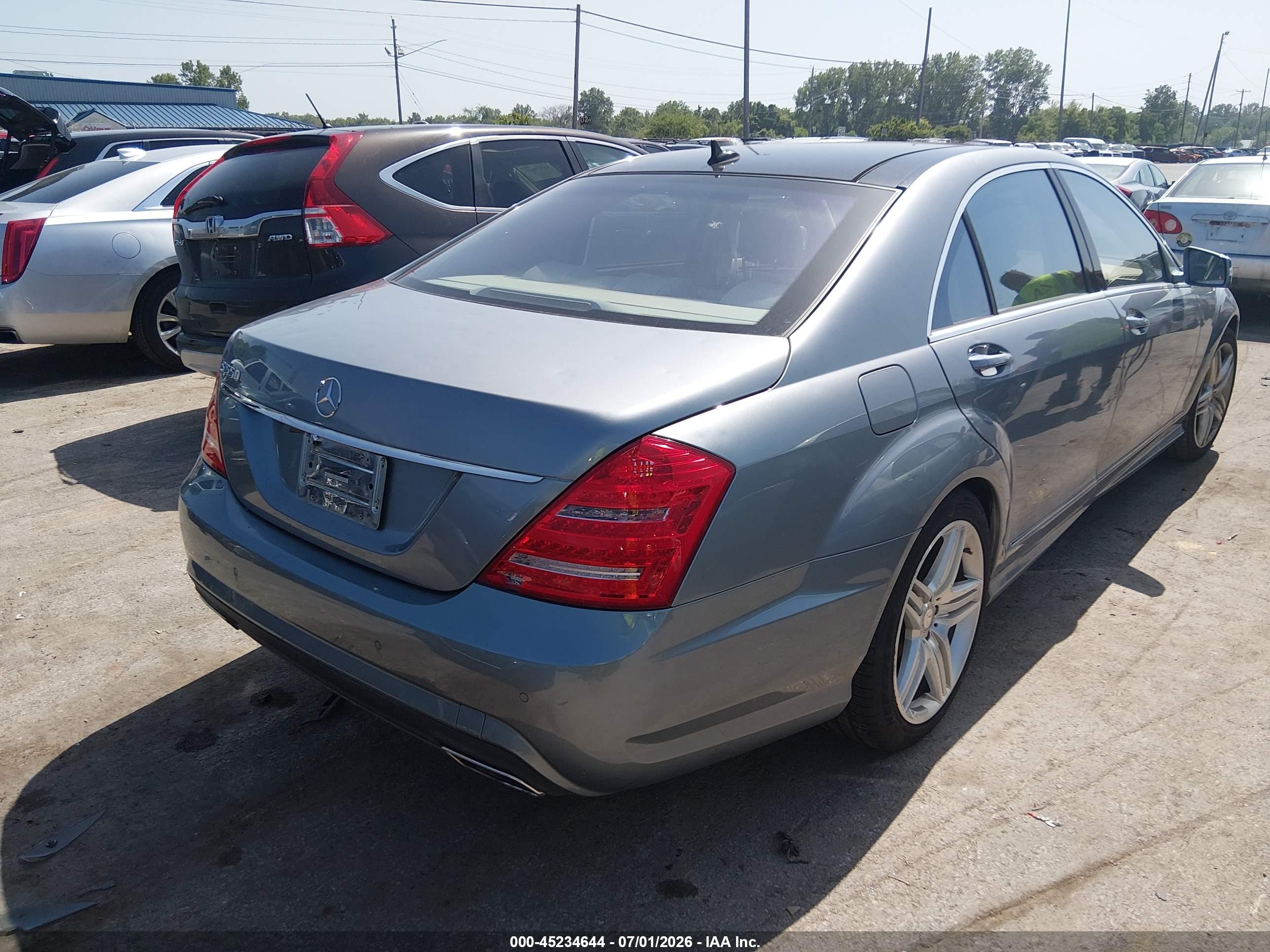 2013 Mercedes-benz S 550   Silver vin: WDDNG7DB4DA508189