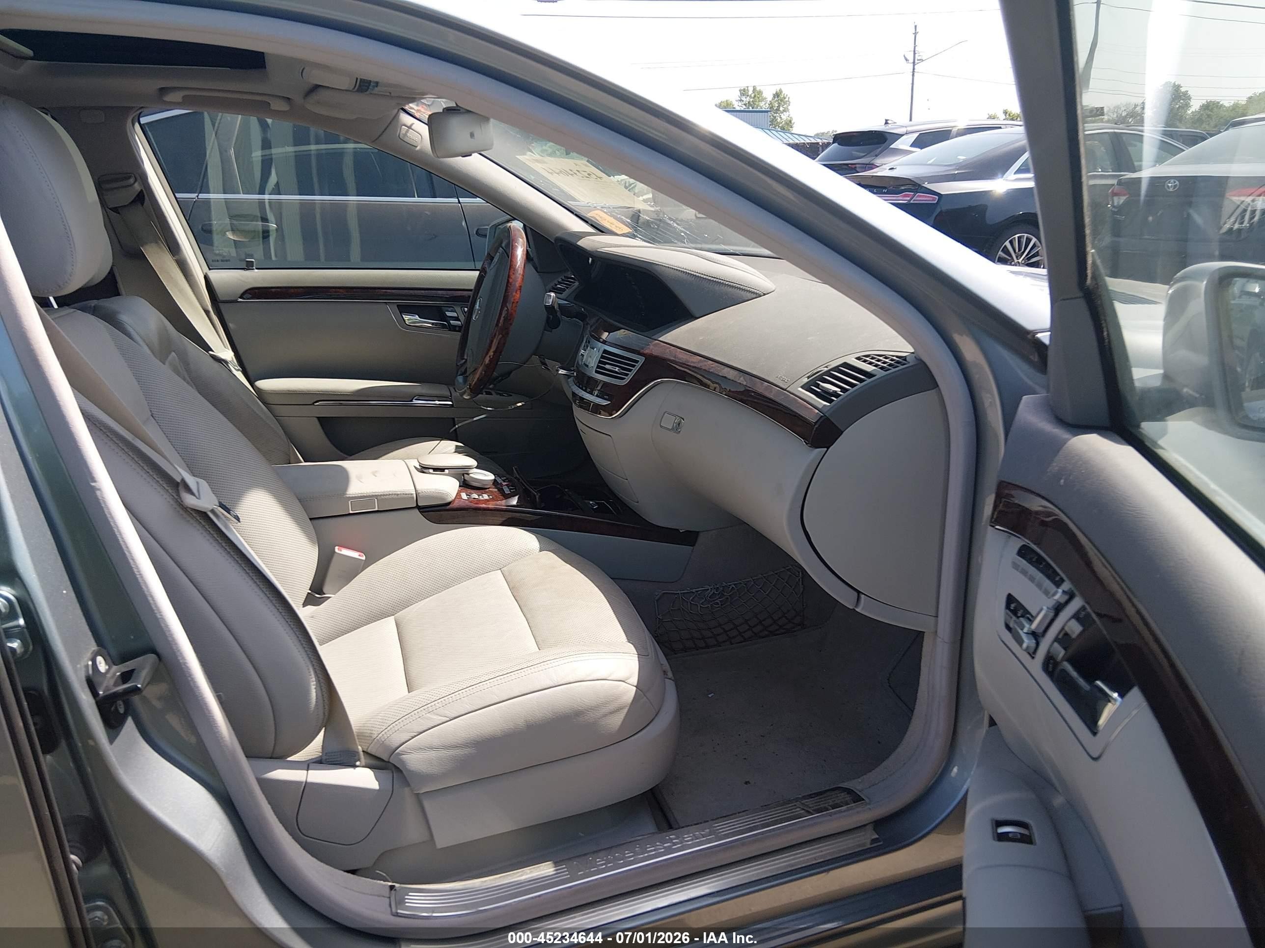 2013 Mercedes-benz S 550   Silver vin: WDDNG7DB4DA508189